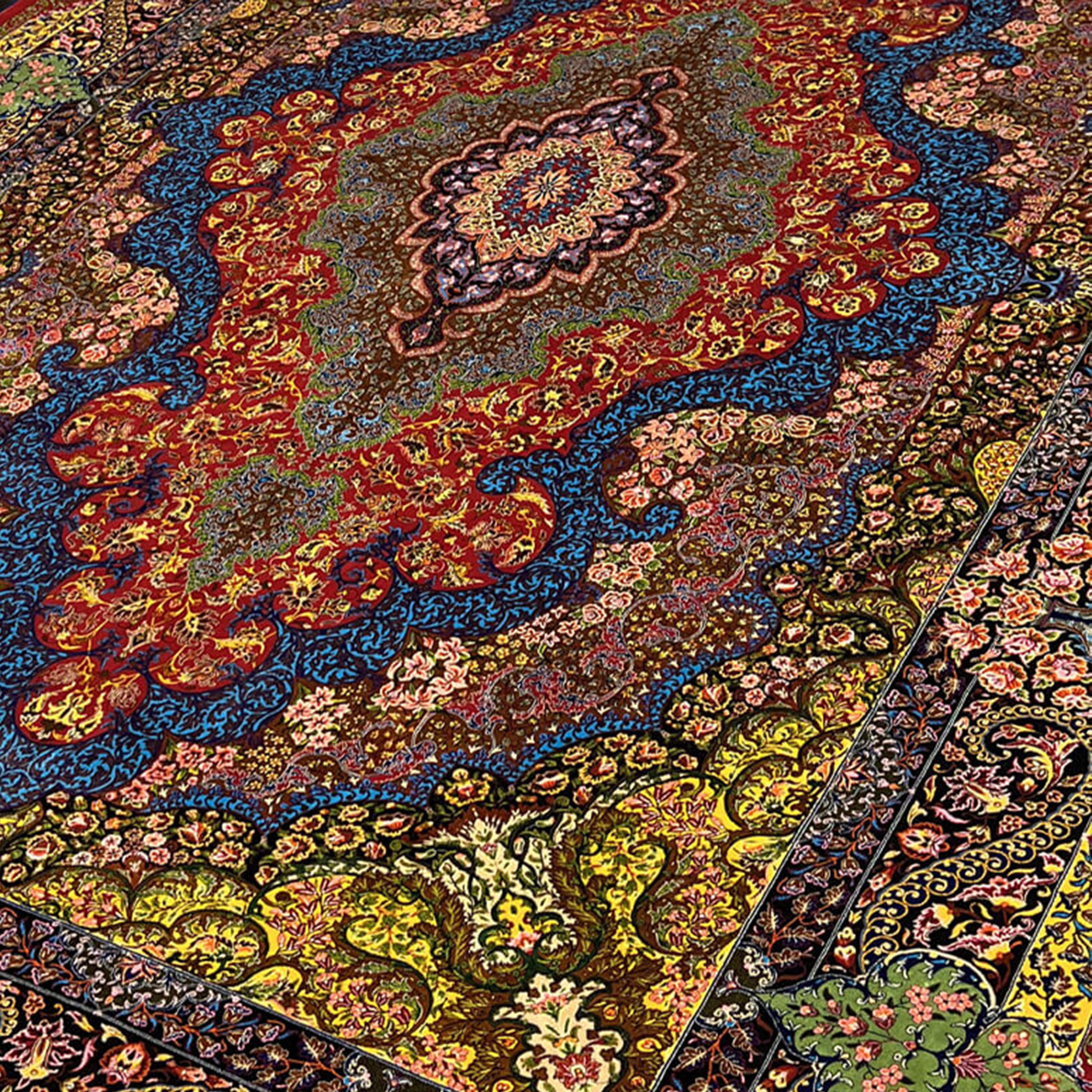 Inglese Tappeto di seta persiano stile Tabriz con medaglione rosso, 150x225 cm in vendita