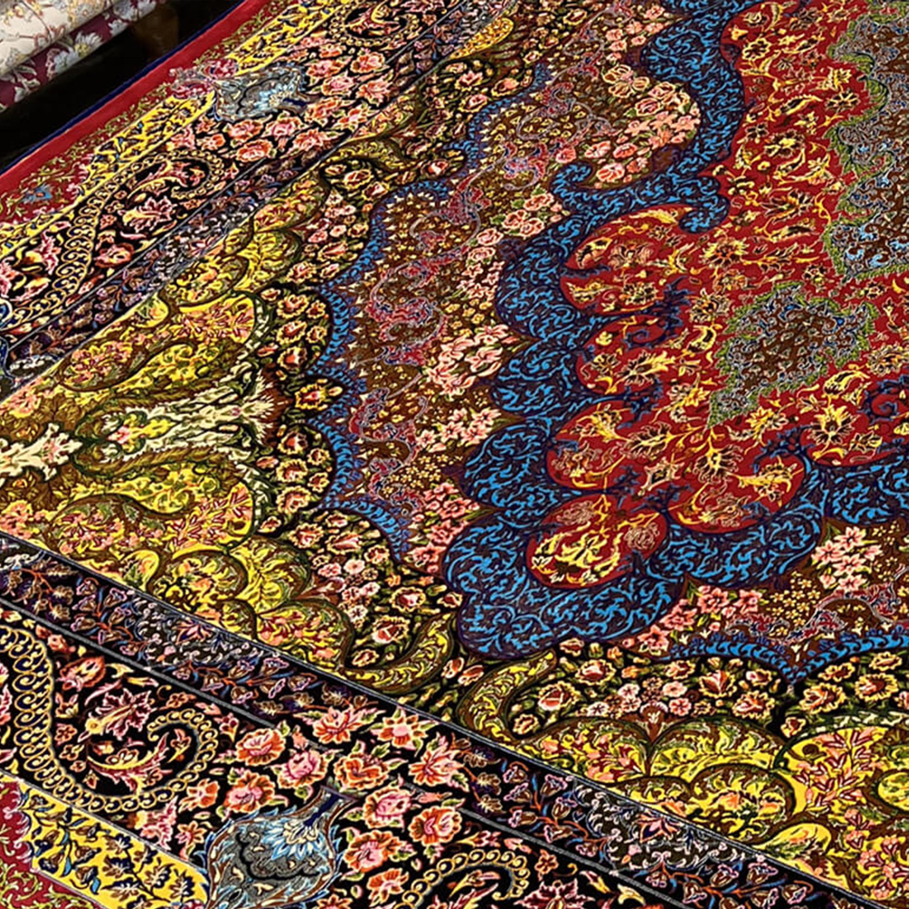 Tappeto di seta persiano stile Tabriz con medaglione rosso, 150x225 cm In condizioni ottime in vendita a Pudsey, GB