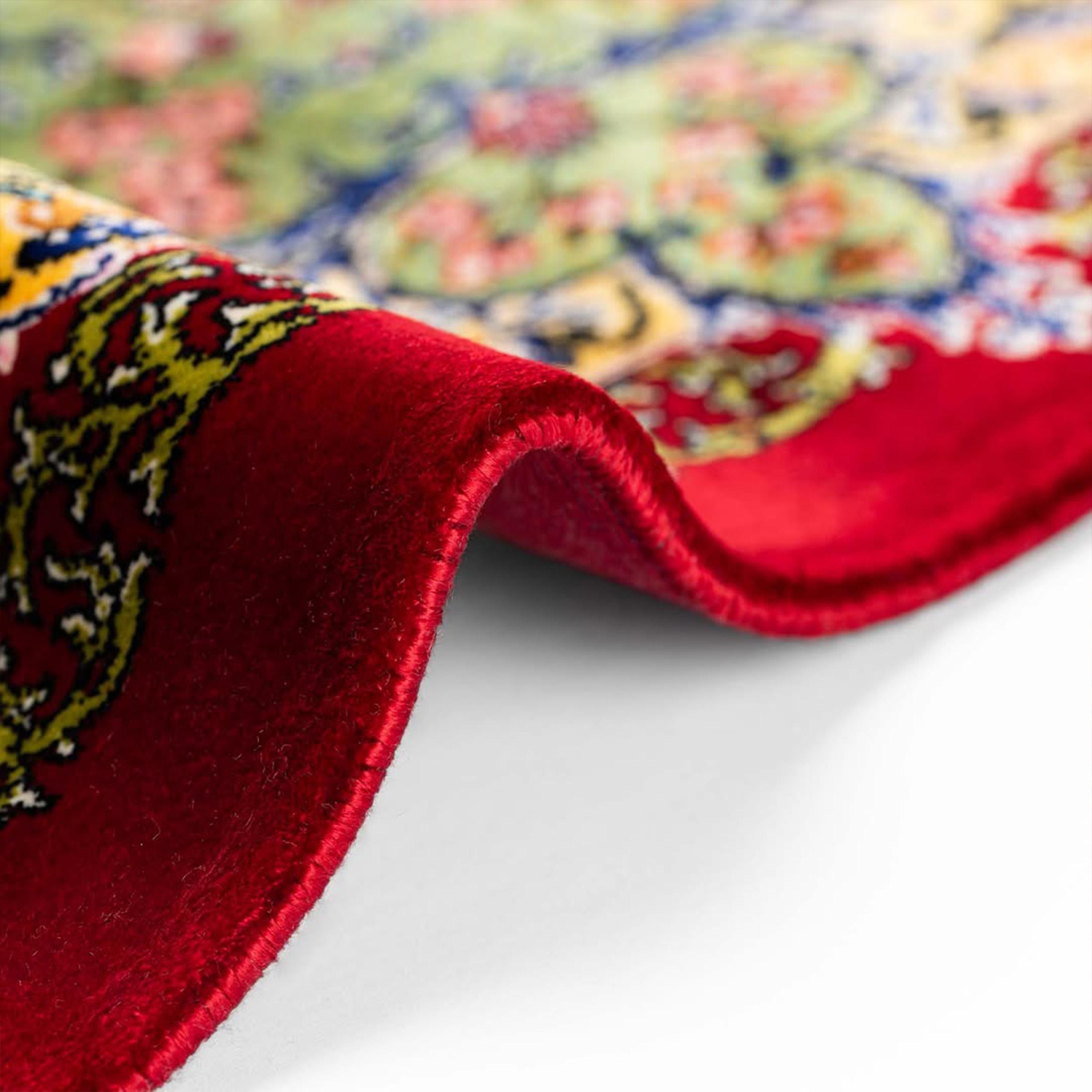 Tappeto di seta persiano stile Tabriz con medaglione rosso, 150x225 cm in vendita 1