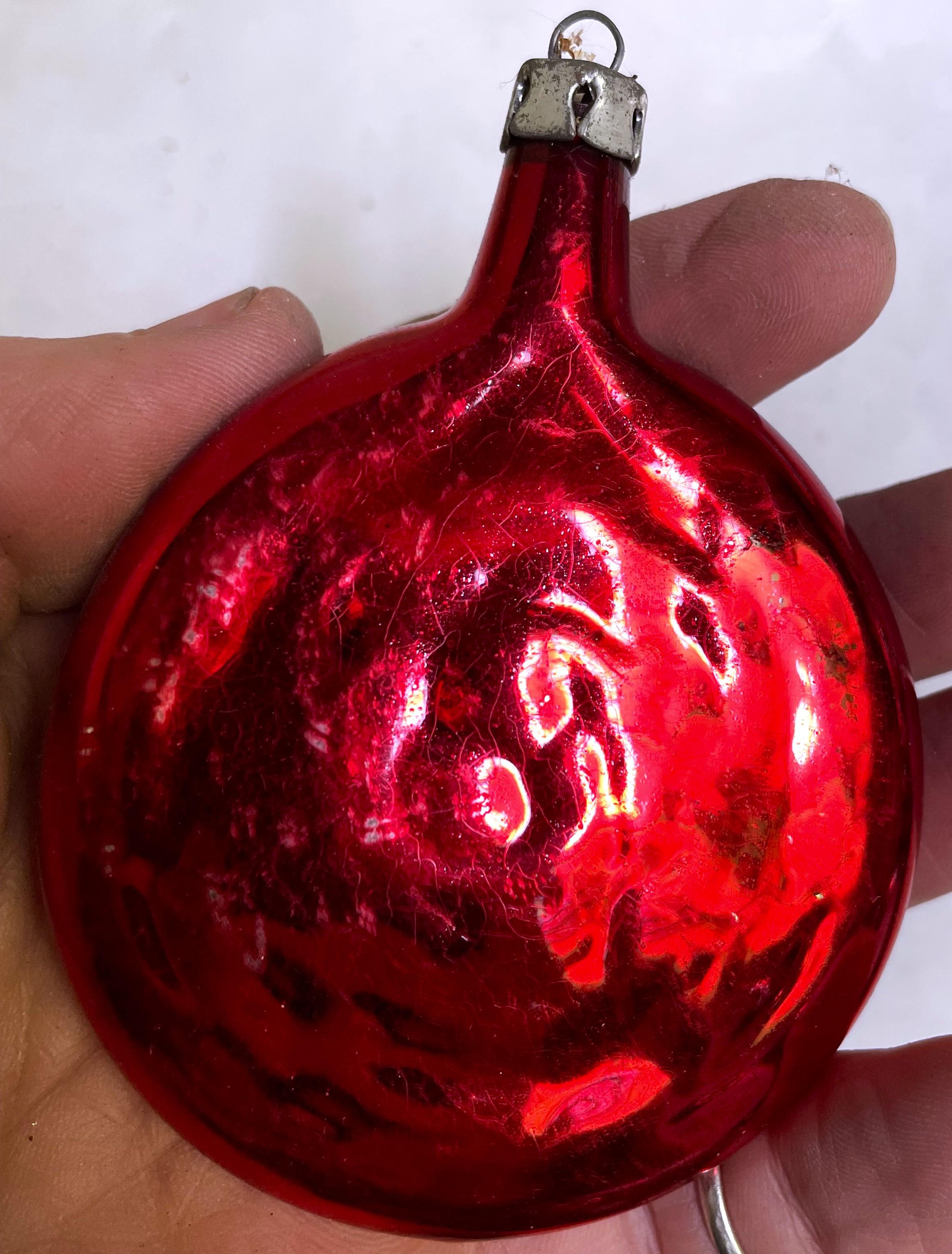 Ornamento per albero di Natale dipinto a mano a forma di palla appiattita in vetro Mercury rosso Lotto di 4 in vendita 3