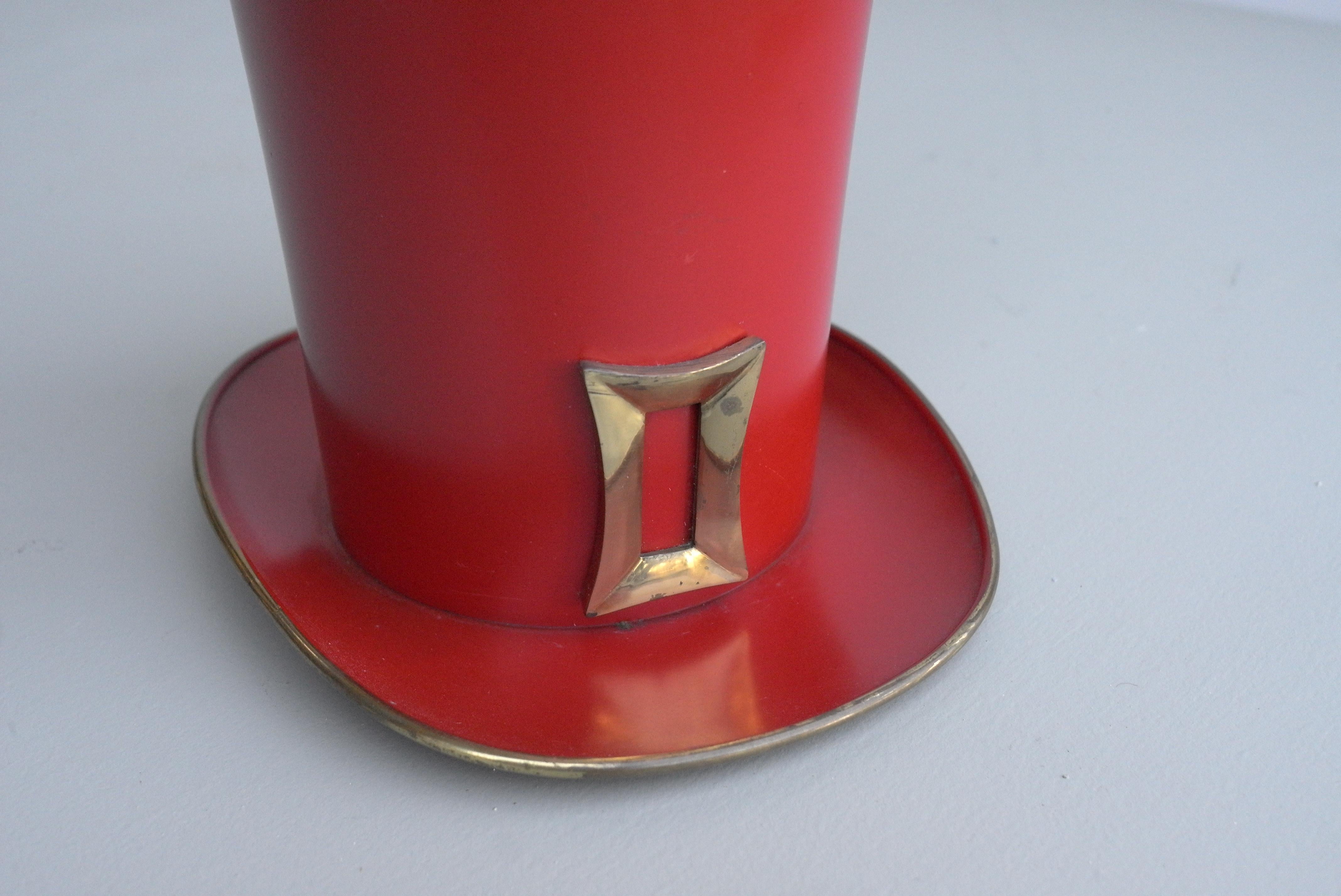 Eiskübel „Hat“ aus rotem Metall und Messing (Italienisch) im Angebot