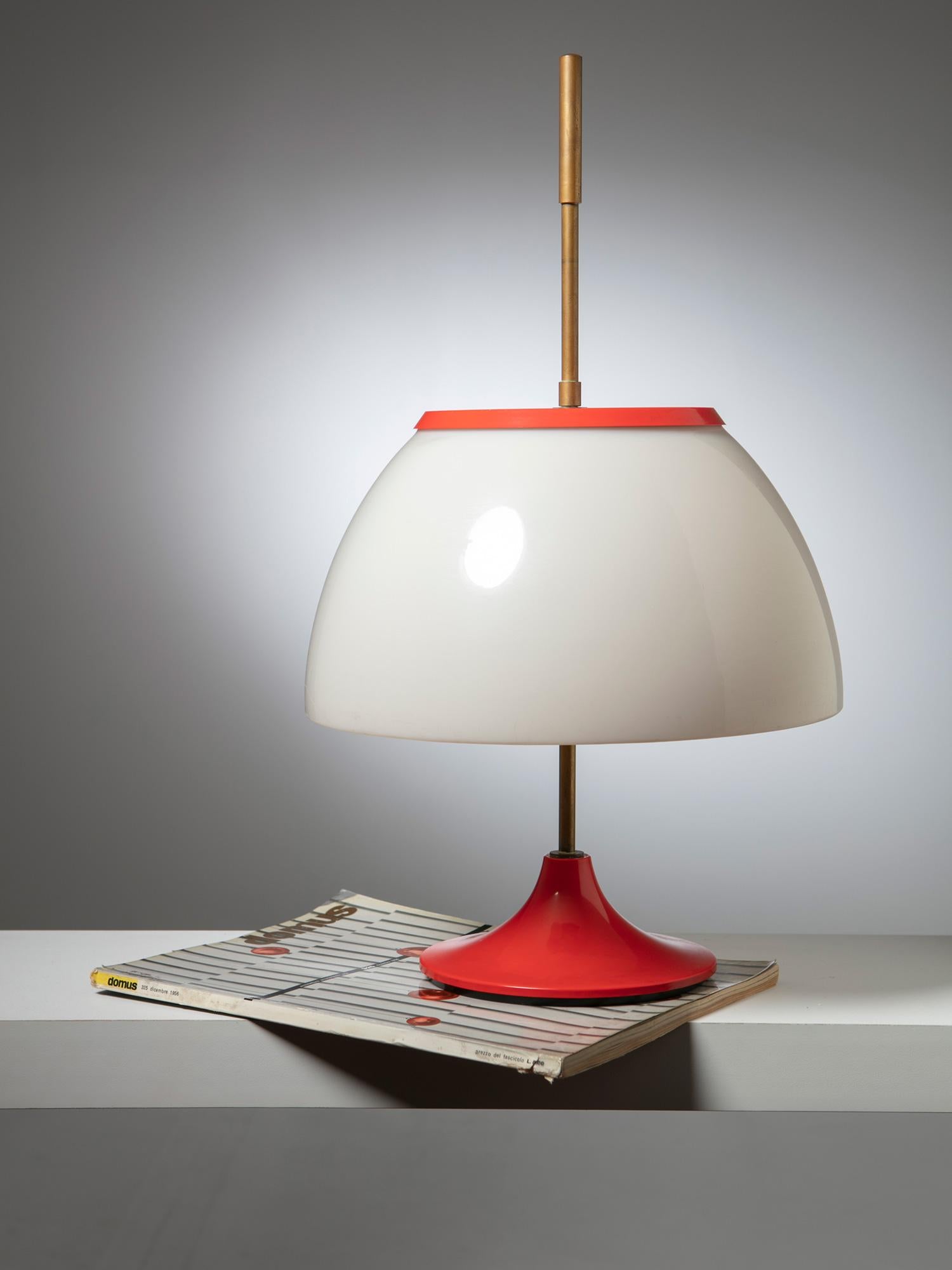 Mid-20th Century Red Metal and Brass Table Lamp, Italy, 1960s For Sale