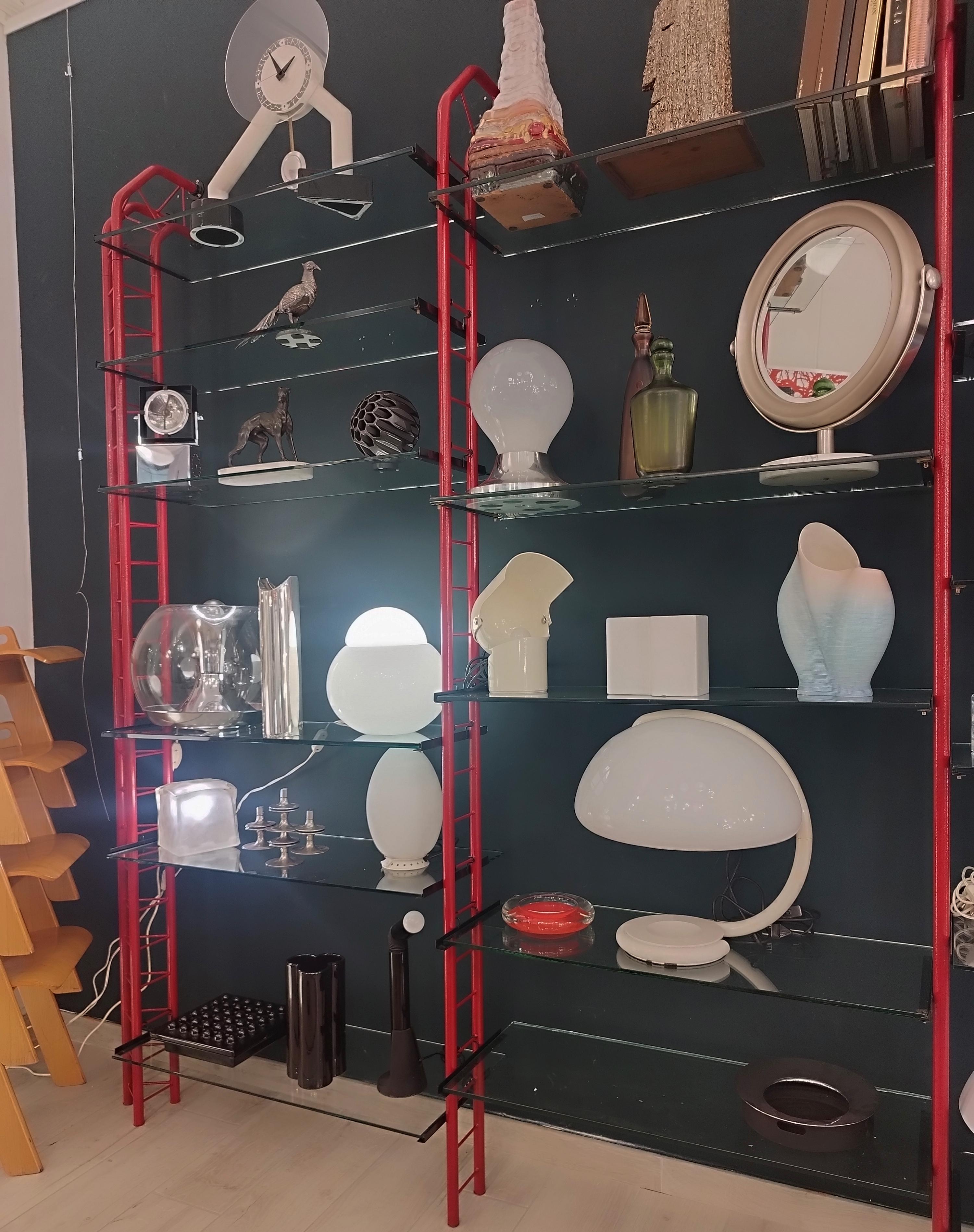 Librería industrial de metal y cristal rojo, Italia Años 80 Metal en venta