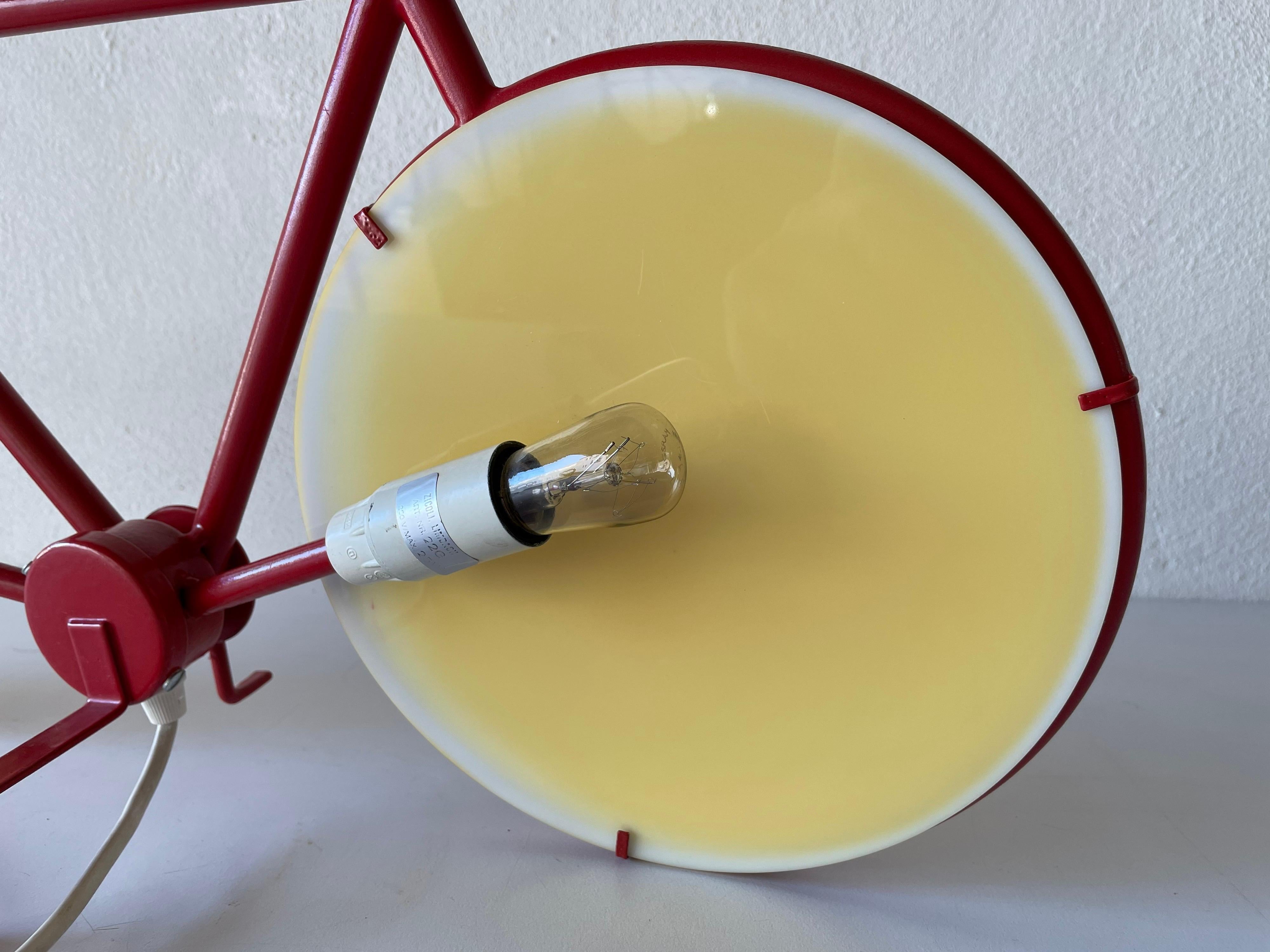 Lampe de bureau ou lampe murale bicyclette en métal rouge par Zicoli, 1970, Italie en vente 3