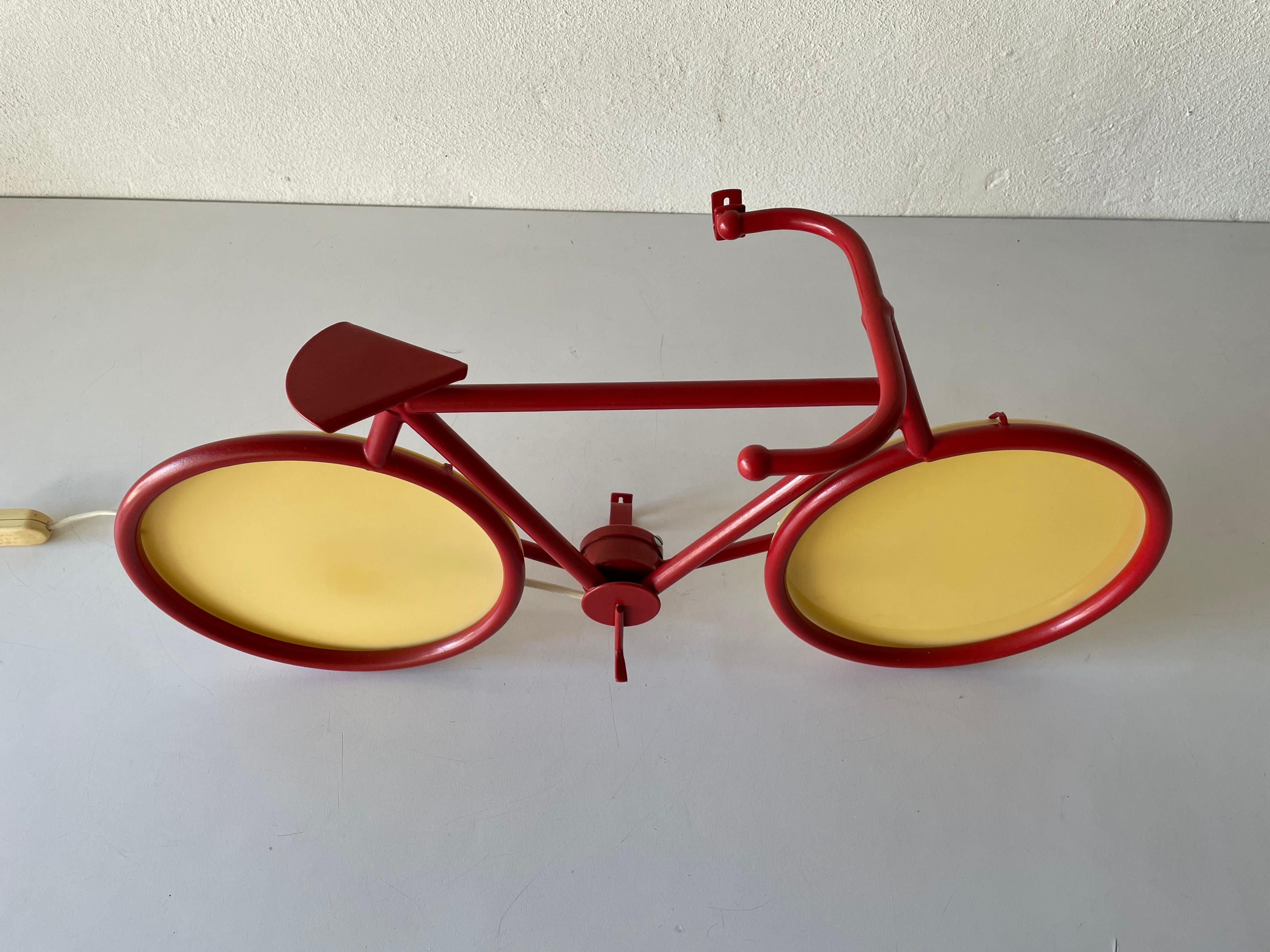 italien Lampe de bureau ou lampe murale bicyclette en métal rouge par Zicoli, 1970, Italie en vente