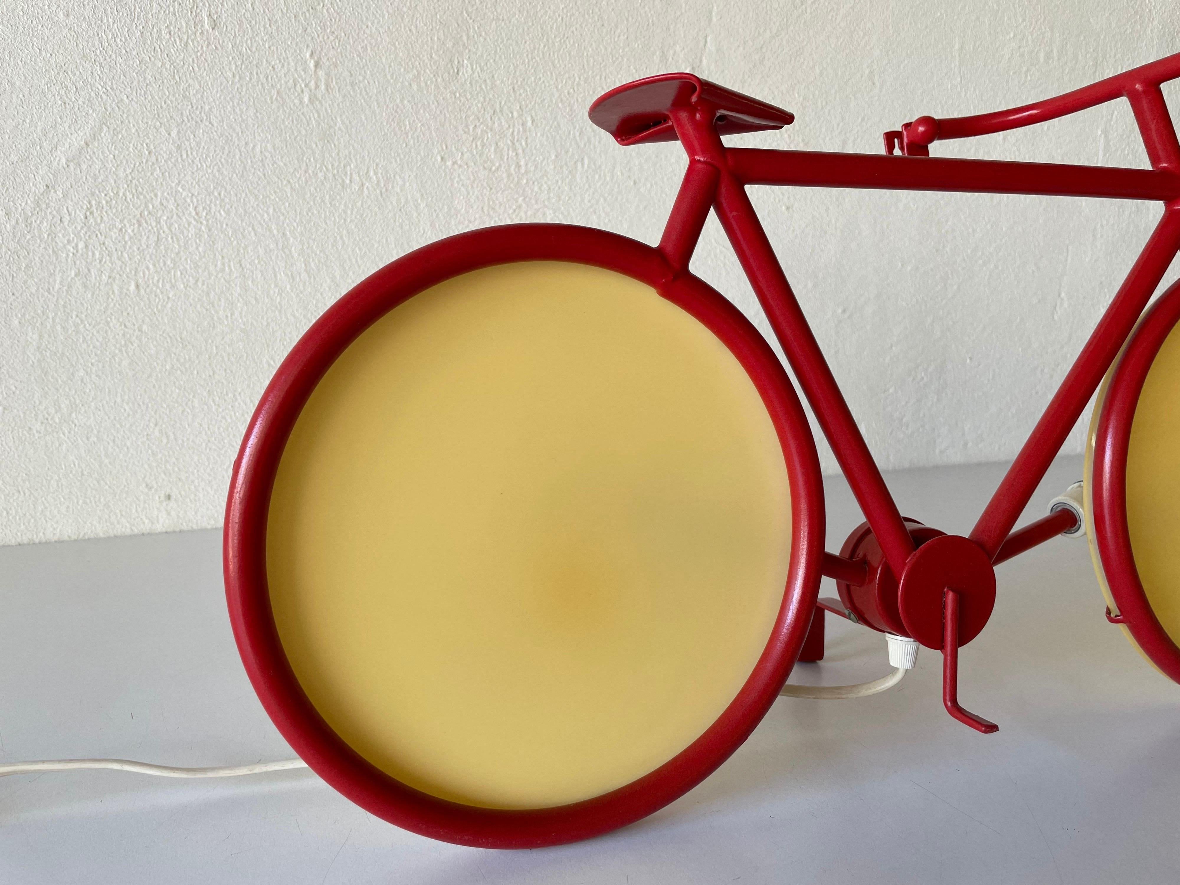 Fin du 20e siècle Lampe de bureau ou lampe murale bicyclette en métal rouge par Zicoli, 1970, Italie en vente