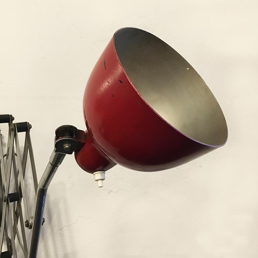 Red Metal Italian Adjustable Pantograph Wall Lamp, 1960s In Good Condition In MIlano, IT