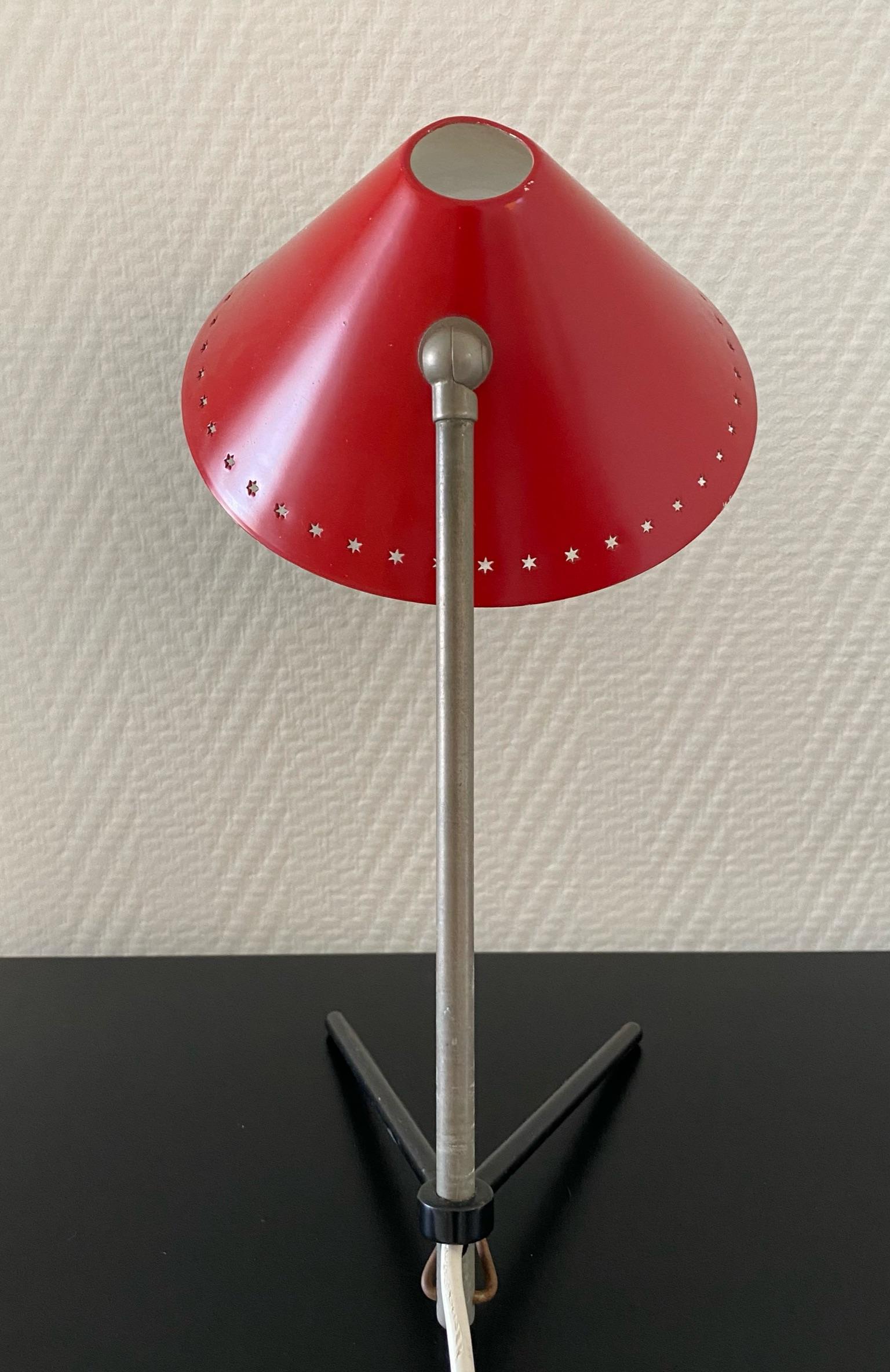 Red Metal Pinocchio Table and Wall Lamp by H. Busquet for Hala Zeist, Ca. 1950s In Good Condition For Sale In Schagen, NL