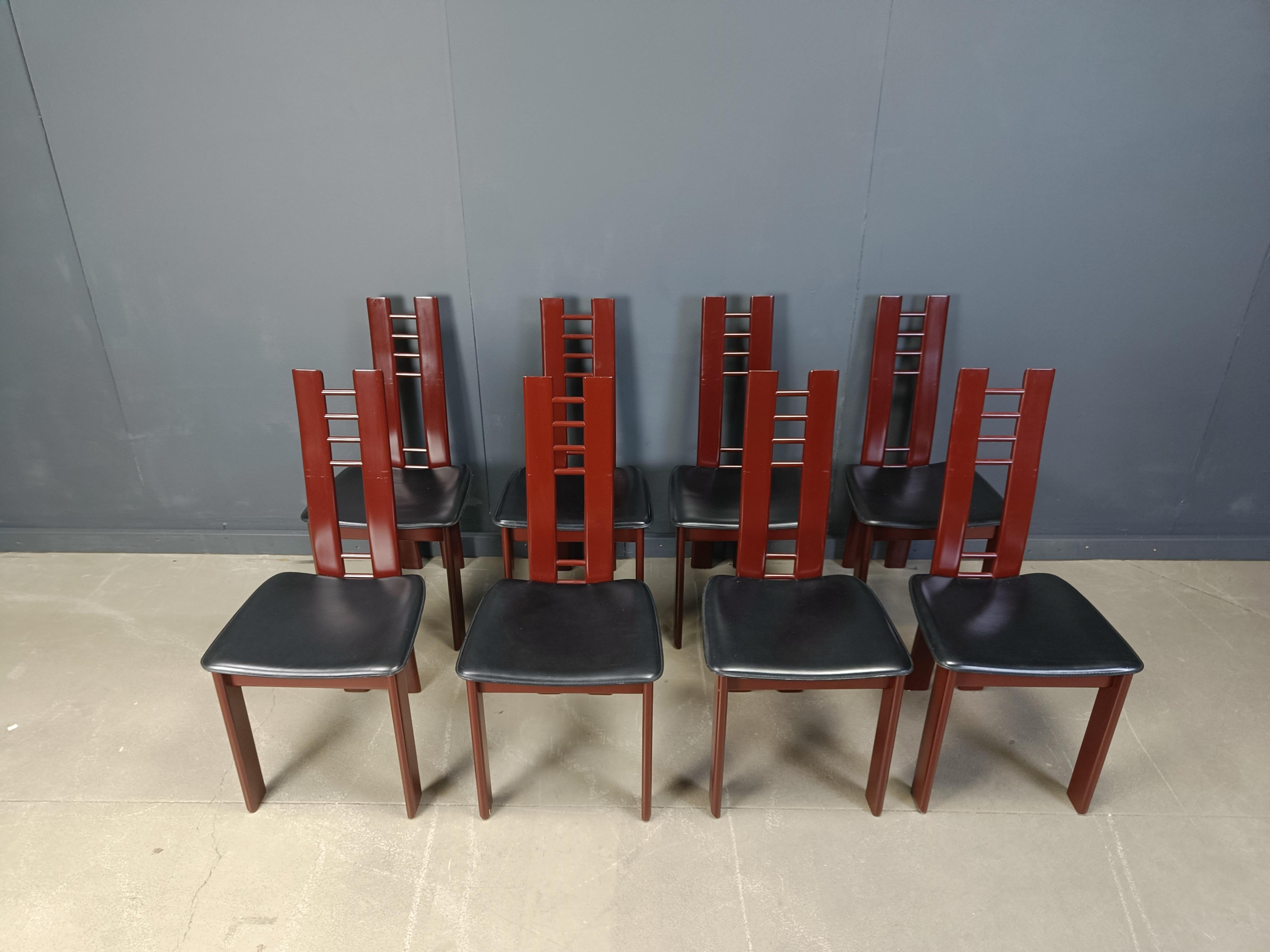 Post modern dining chairs with a ladder shaped back rest in dark red metal with a black leatehrette seat.

Timeless design.

Good condition 

1980s - Italy

Height: 100cm
Width: 50cm
Depth: 50cm
Seat height: 46cm

Ref.: 25050602

*price is for the