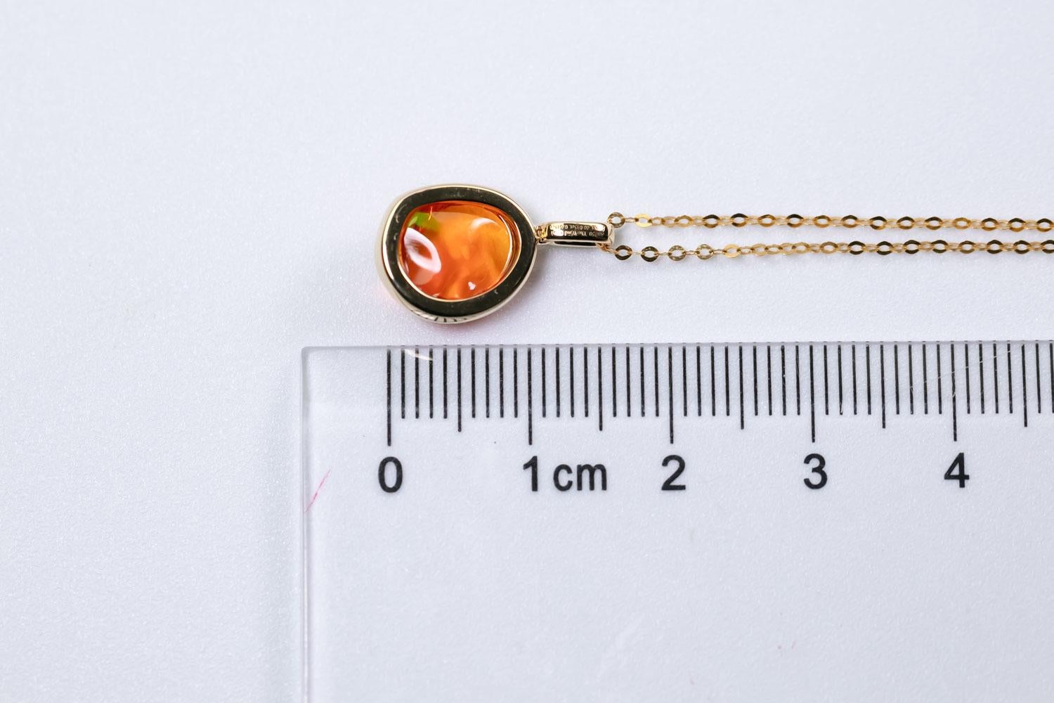 Collier pendentif en or jaune 18K avec opale de feu mexicaine rouge, diamant et tsavorite en vente 5