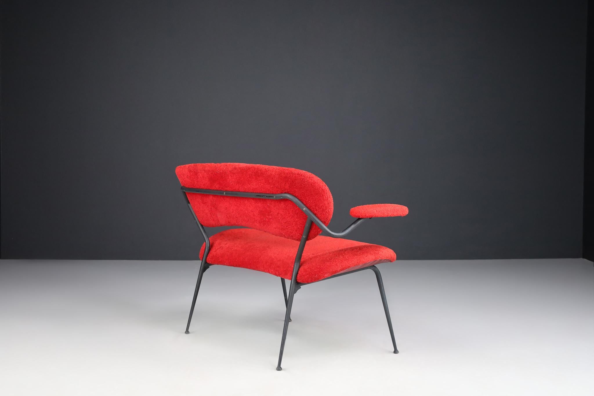 Rotes Mid-Century Modern-Sofa/Bank von Gastone Rinaldi, Italien, 1960er Jahre (Italienisch) im Angebot
