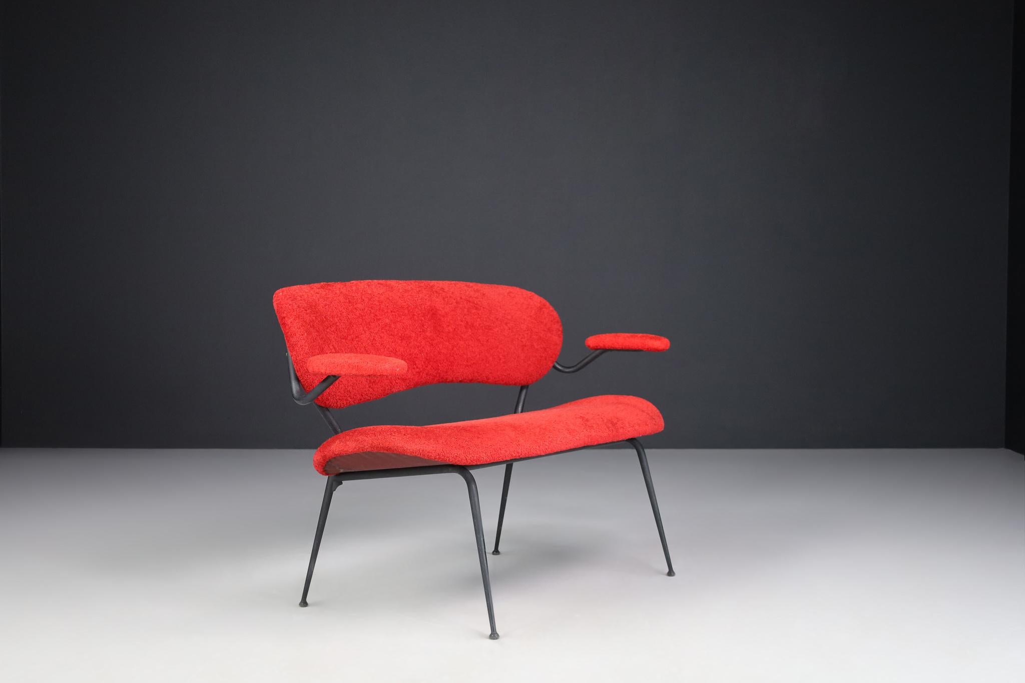 Rotes Mid-Century Modern-Sofa/Bank von Gastone Rinaldi, Italien, 1960er Jahre im Zustand „Gut“ im Angebot in Almelo, NL