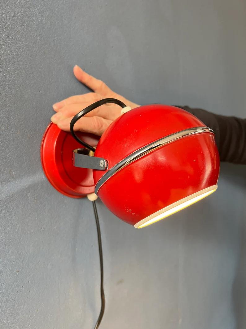 Red Mid Century Space Age Eyeball Wall Lamp, 1970s In Good Condition For Sale In ROTTERDAM, ZH