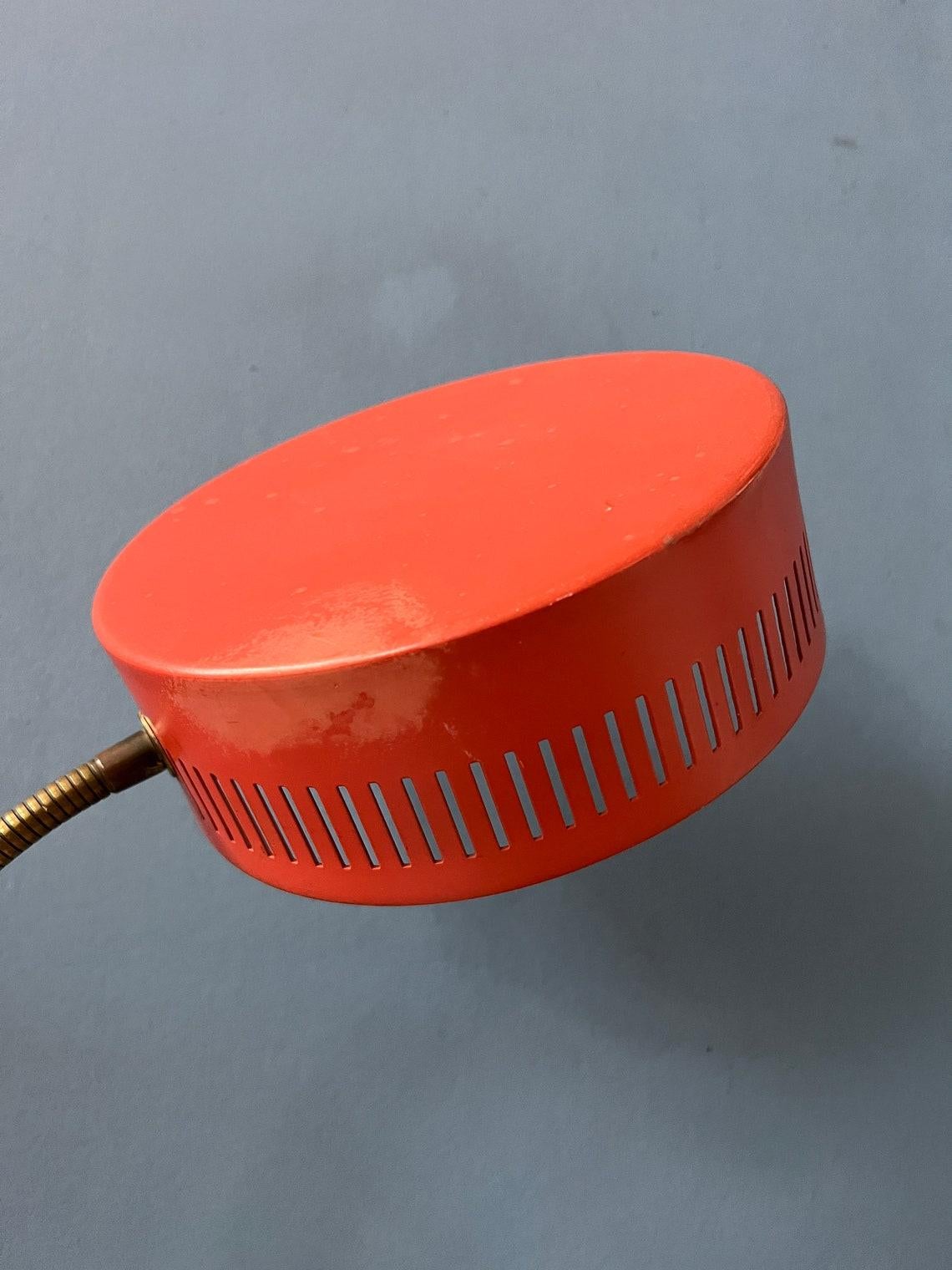 Lampe de table ovni rouge du milieu du siècle A Space, 1970 en vente 4