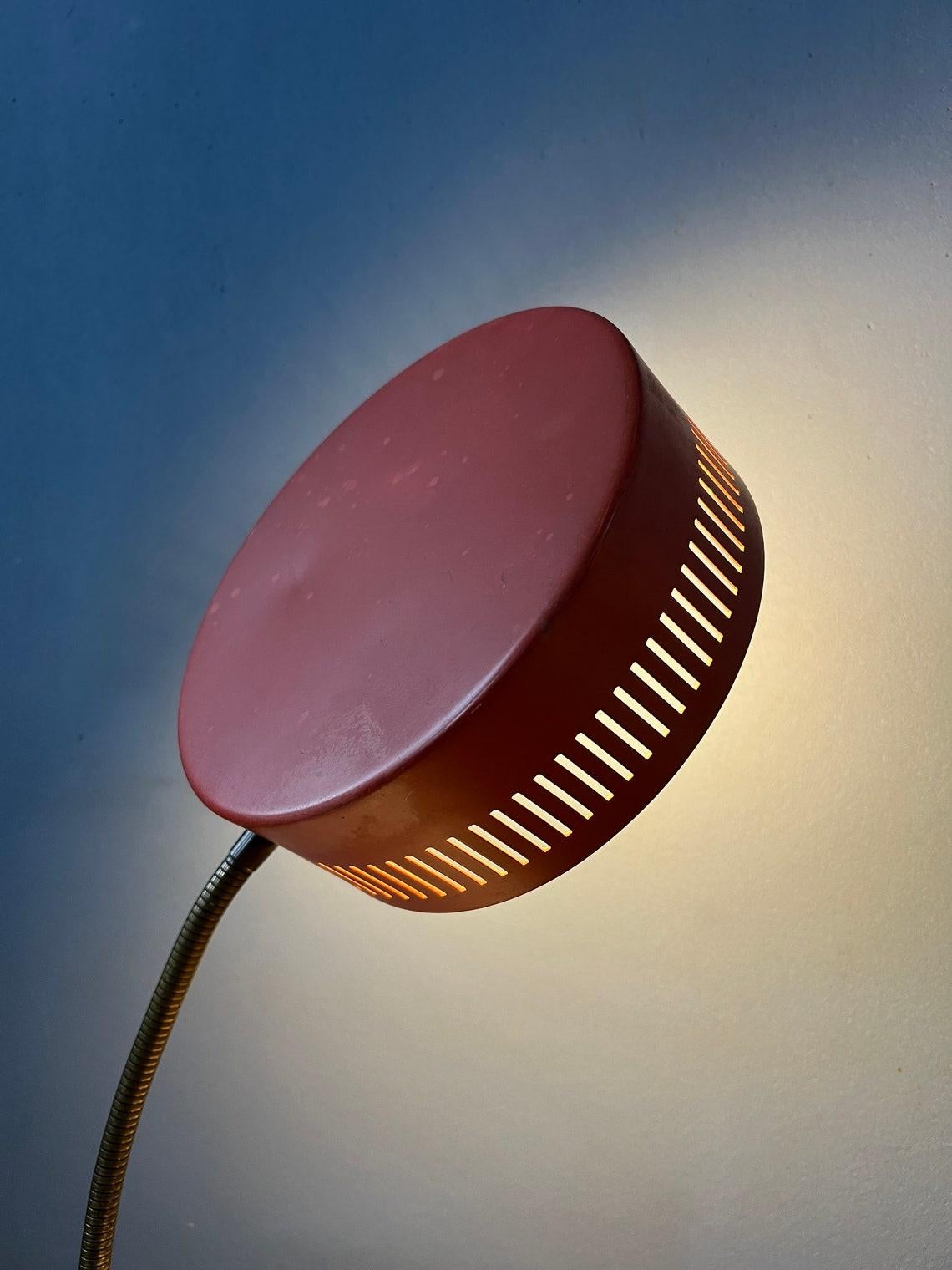 Lampe de table ovni rouge du milieu du siècle A Space, 1970 Bon état - En vente à ROTTERDAM, ZH