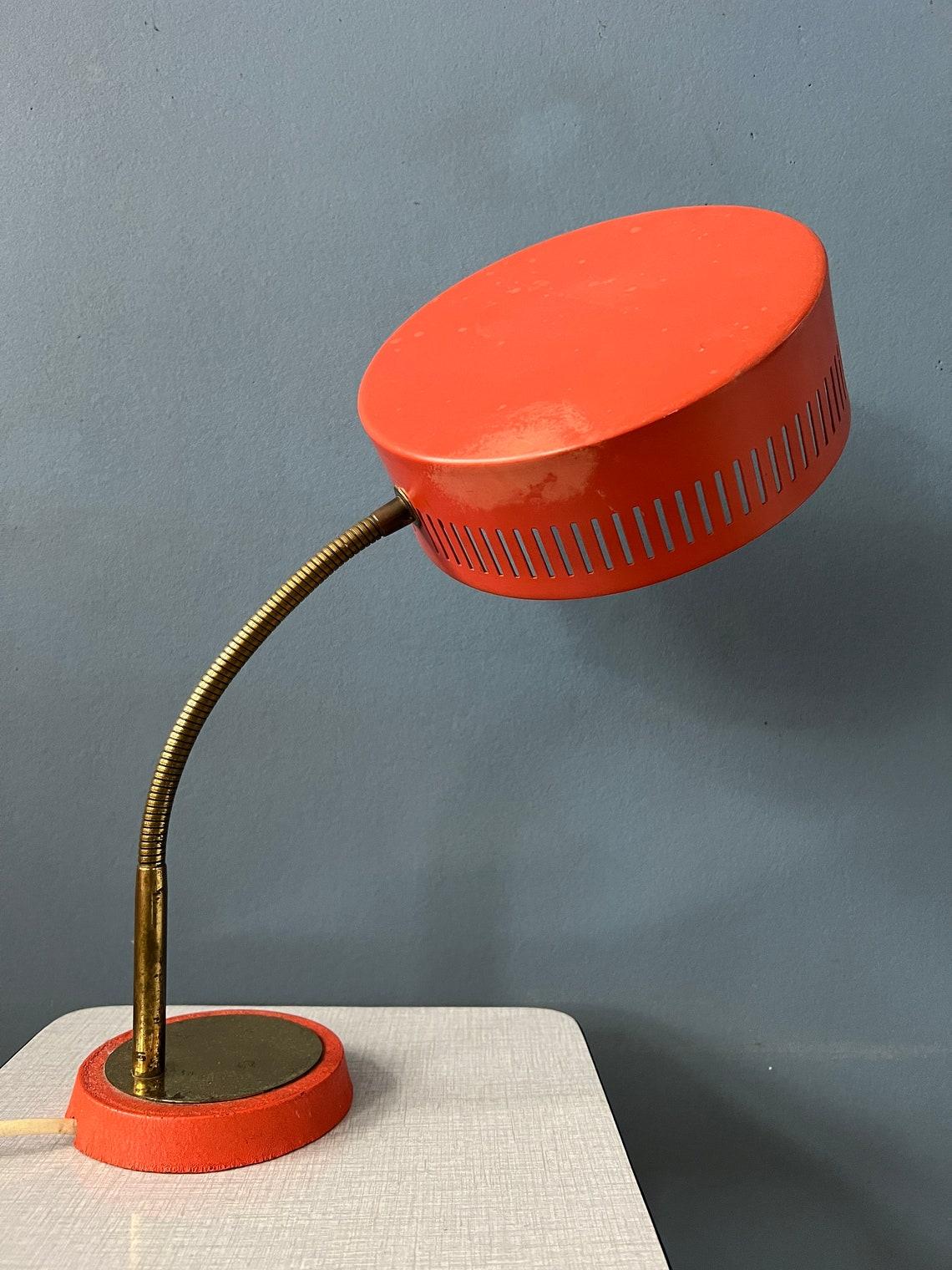 Métal Lampe de table ovni rouge du milieu du siècle A Space, 1970 en vente