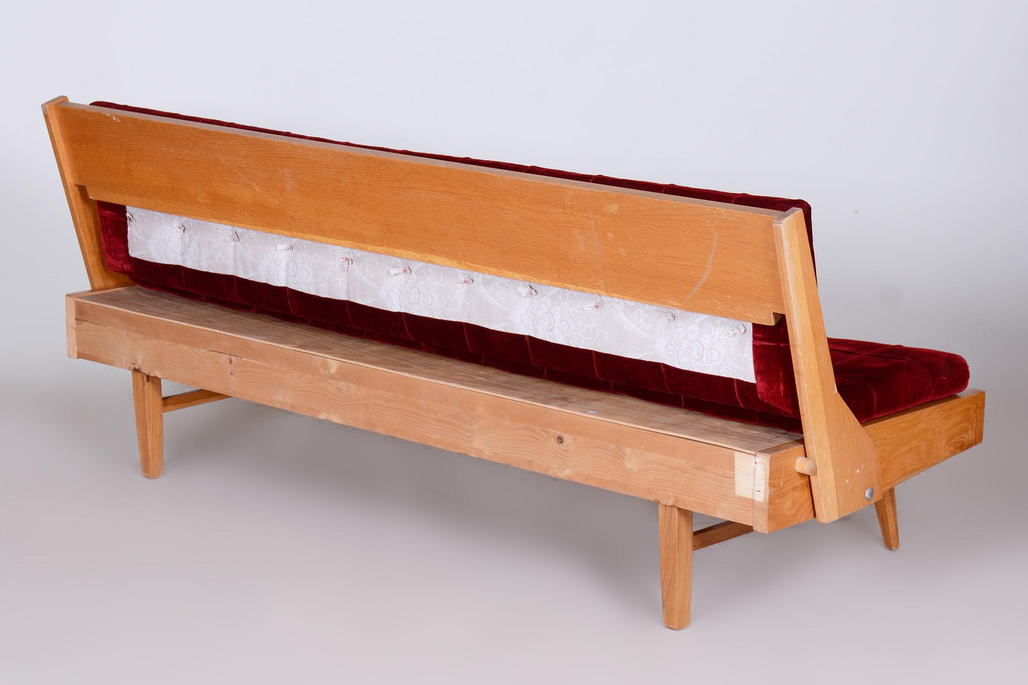 Red Mid-Century Modern Oak Sofa, 1950s, Original Well Preserved Upholstery For Sale 6