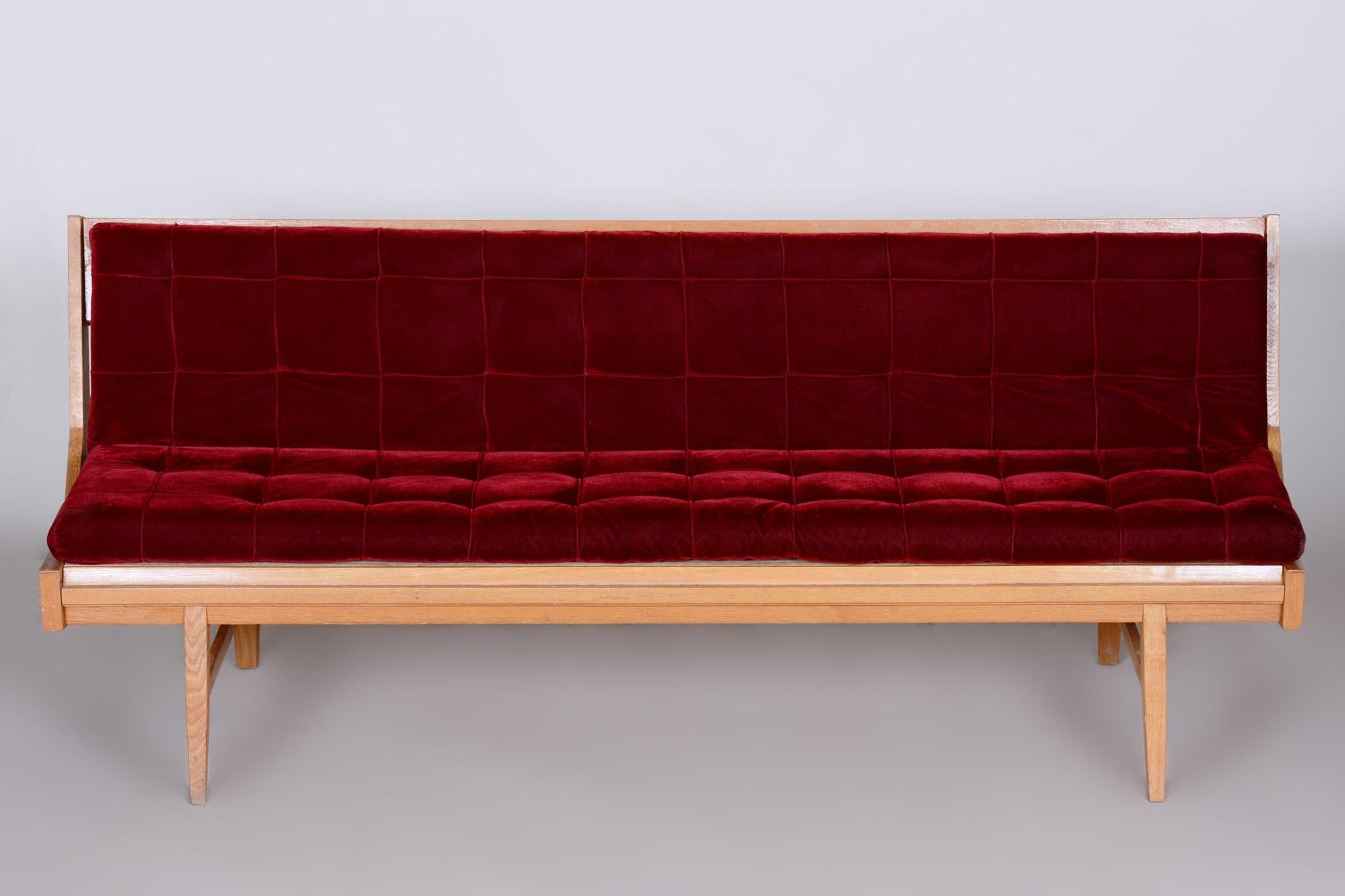 Czech Red Mid-Century Modern Oak Sofa, 1950s, Original Well Preserved Upholstery For Sale