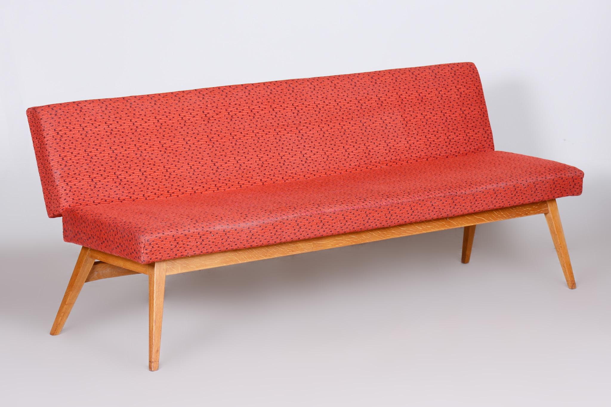 Red Midcentury Modern Oak Sofa, 1950s, Original well preserved upholstery For Sale 1