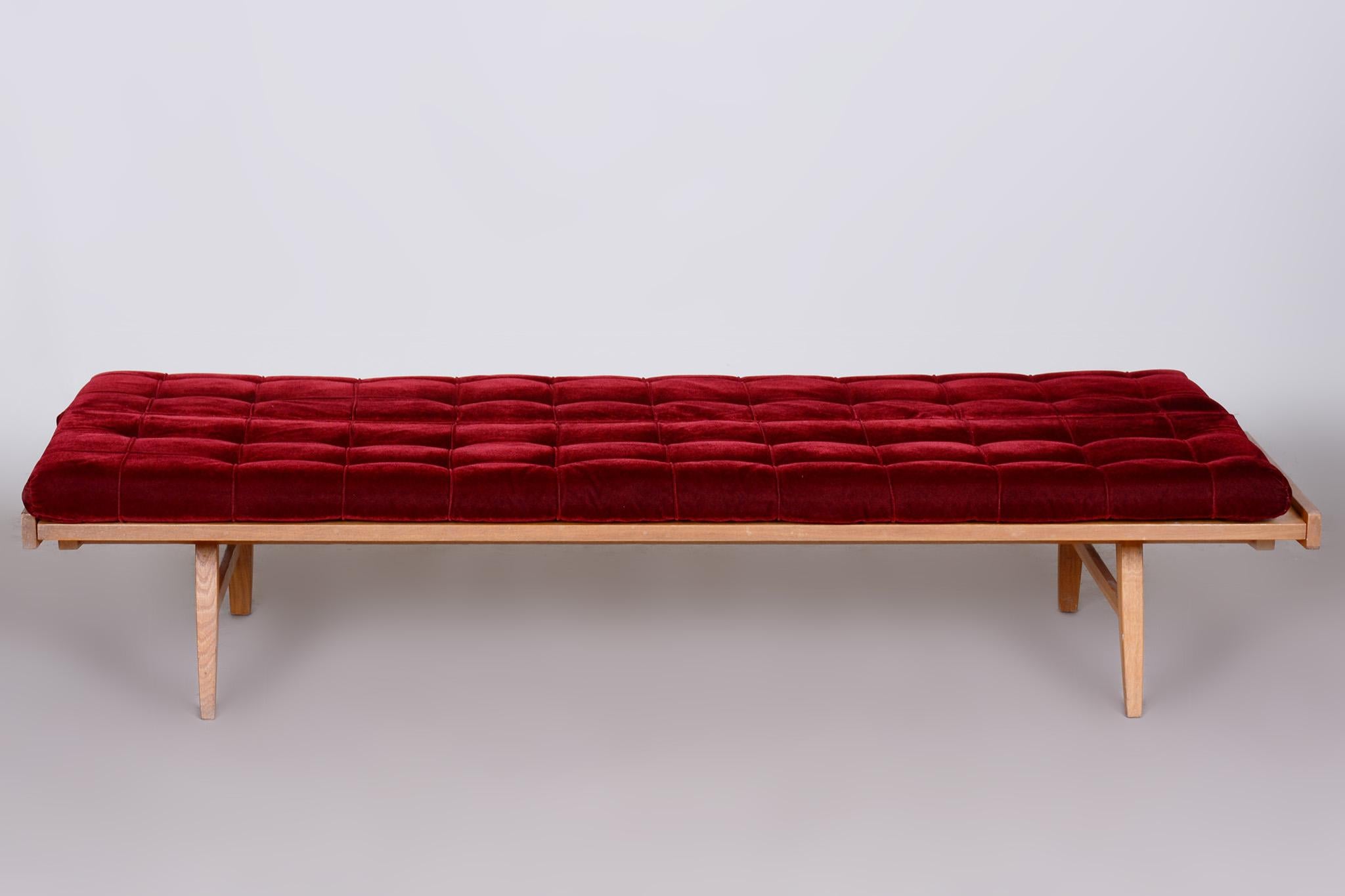 Red Mid-Century Modern Oak Sofa, 1950s, Original Well Preserved Upholstery For Sale 1