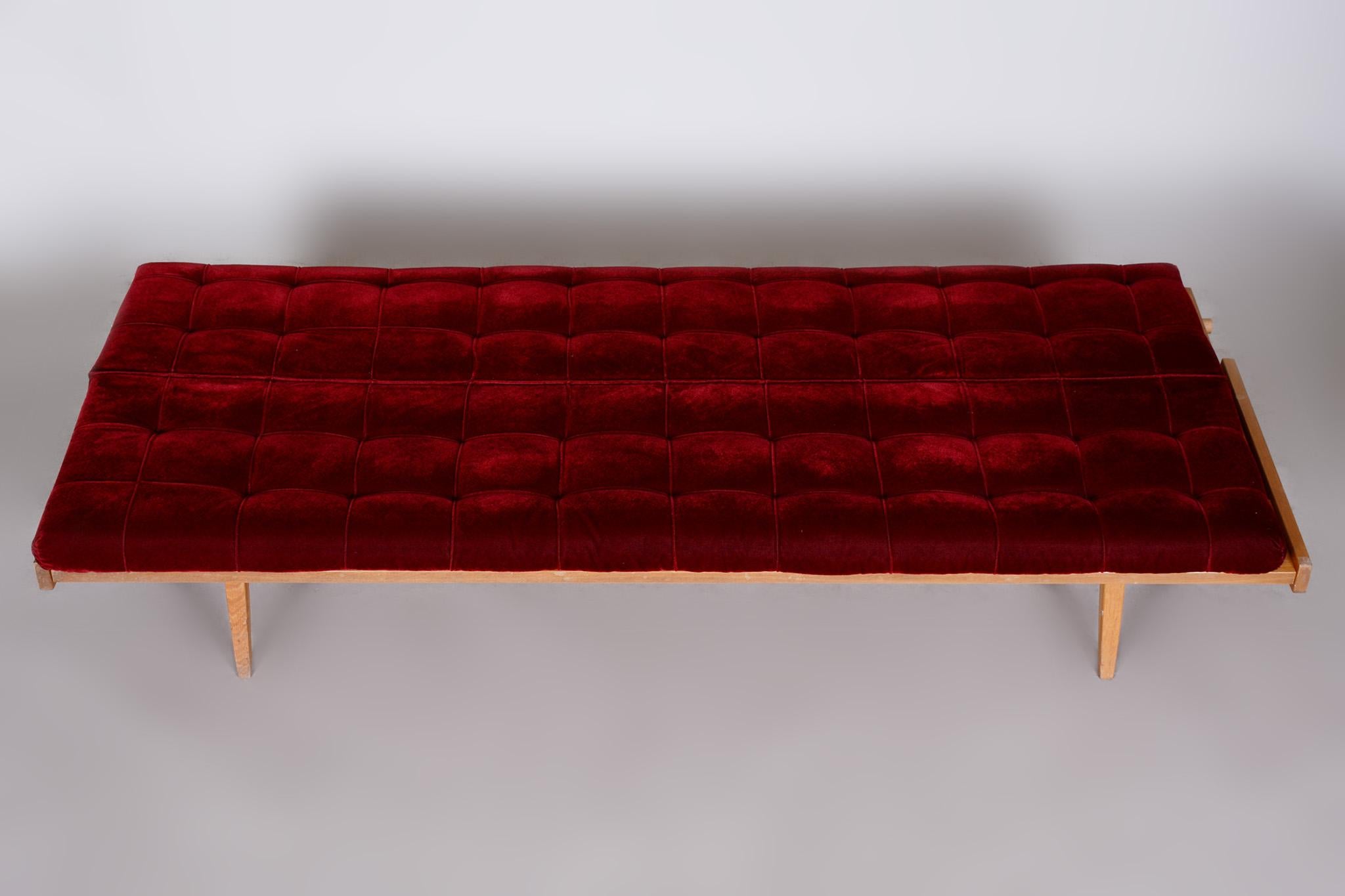 Red Mid-Century Modern Oak Sofa, 1950s, Original Well Preserved Upholstery For Sale 2