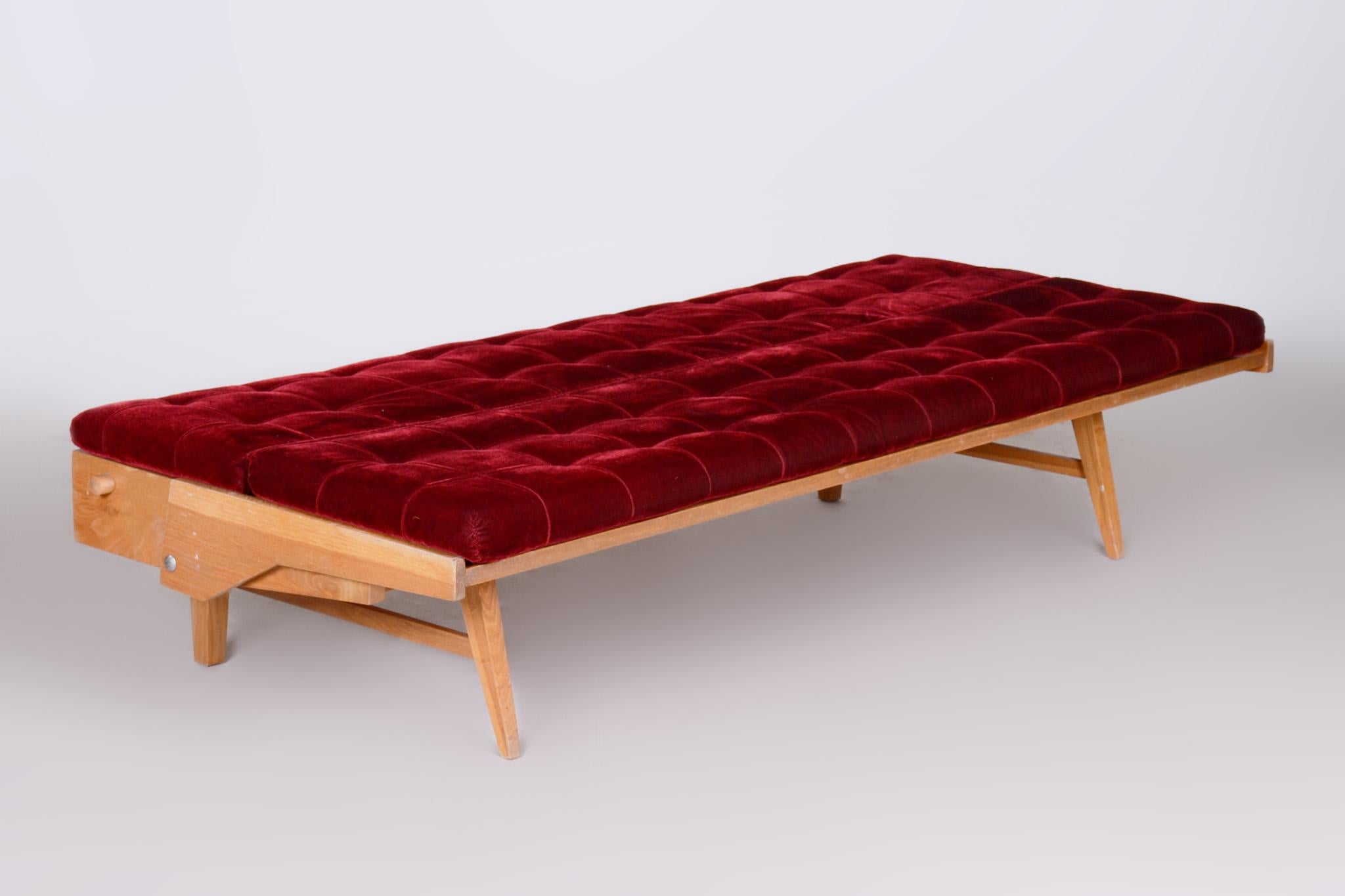 Red Mid-Century Modern Oak Sofa, 1950s, Original Well Preserved Upholstery For Sale 3