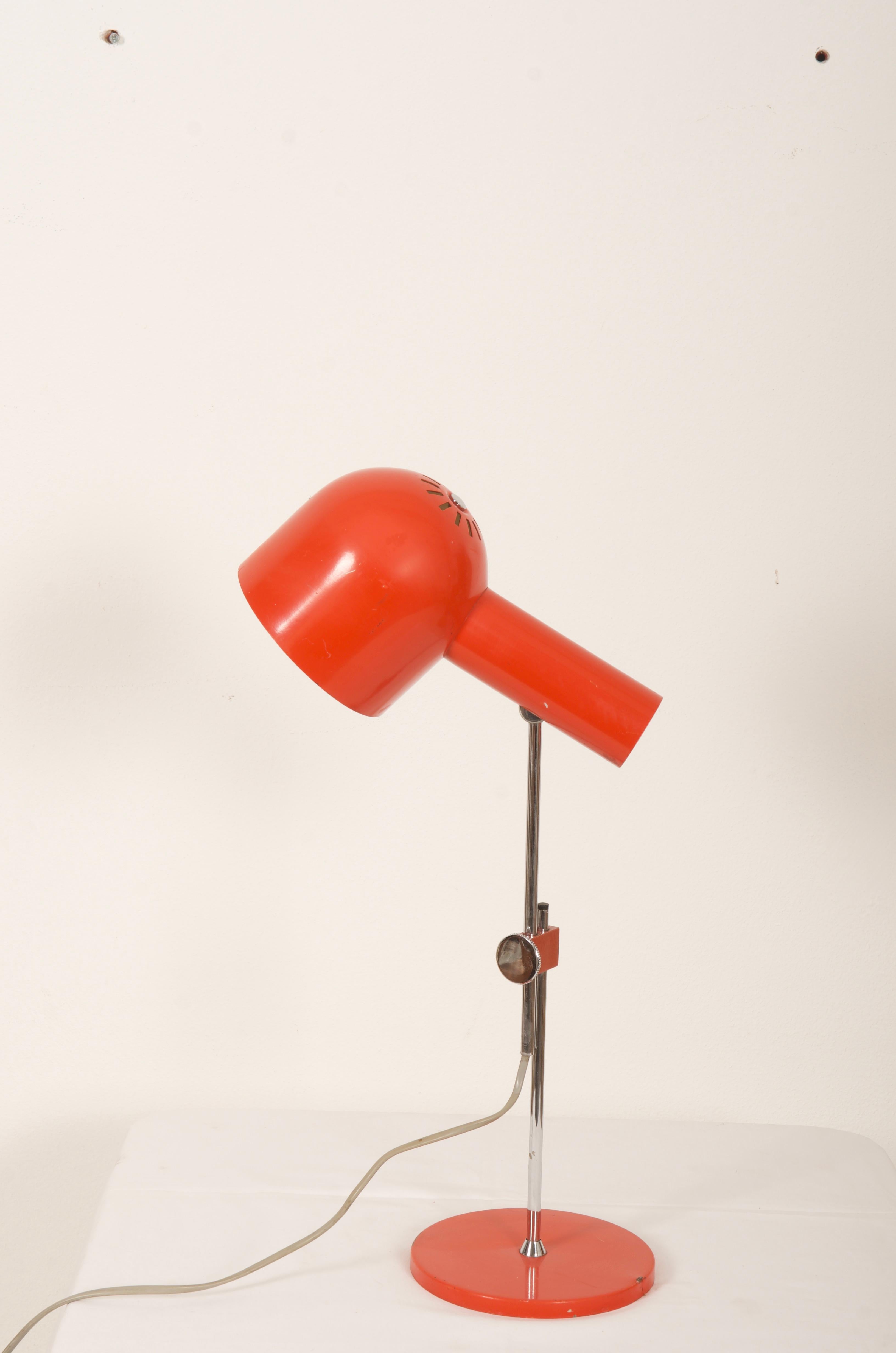 Rote Tischlampe aus der Mitte des Jahrhunderts von Josef Hurka für Napako im Zustand „Gut“ im Angebot in Vienna, AT