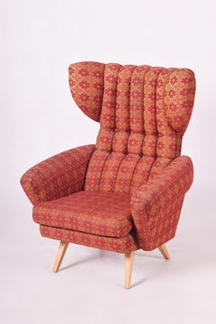 Fauteuil Wingback rouge du milieu du siècle dernier, état d'origine, fabriqué en République tchèque dans les années 1950