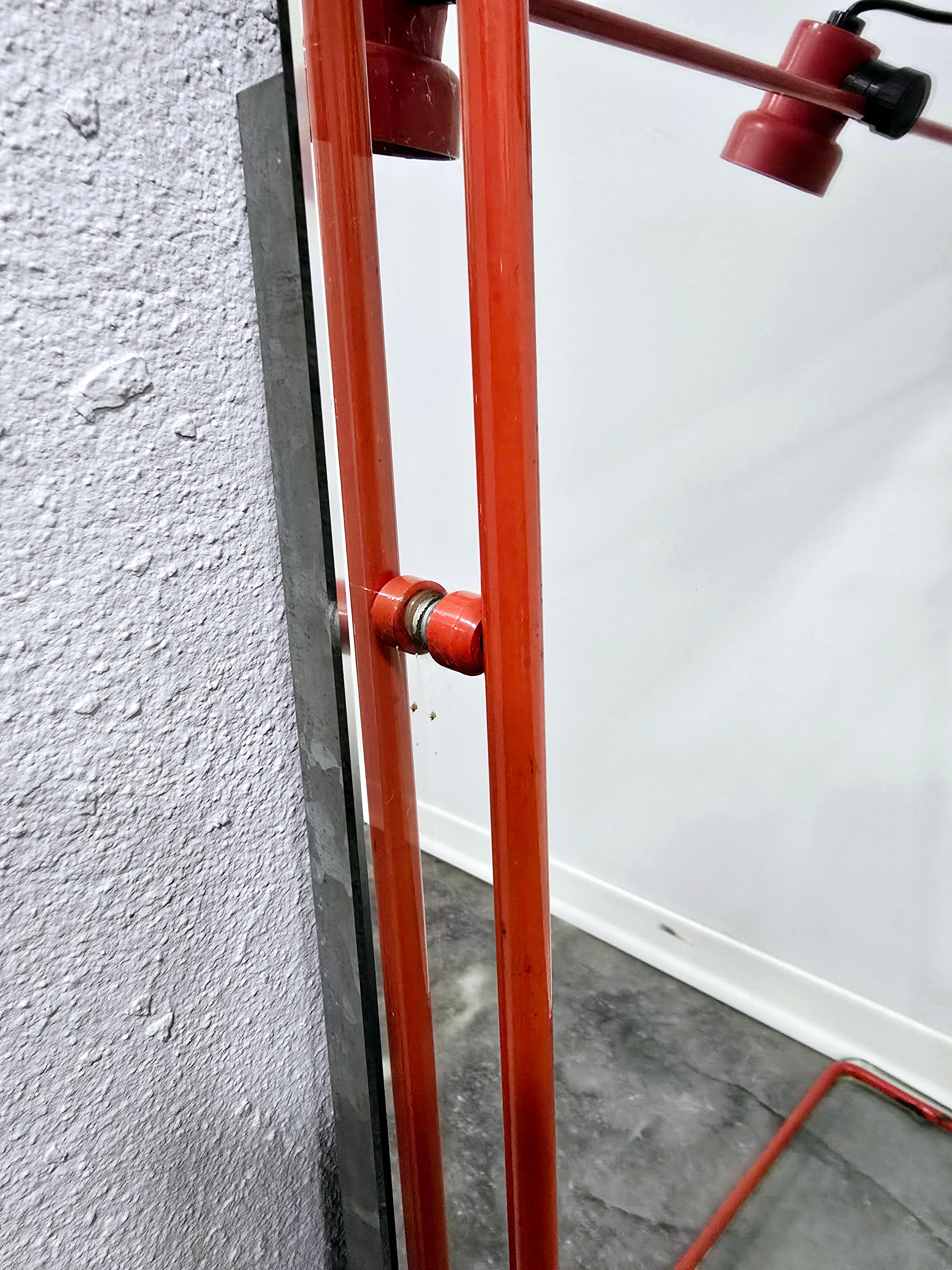 Metallo Specchio rosso anni '70 in vendita