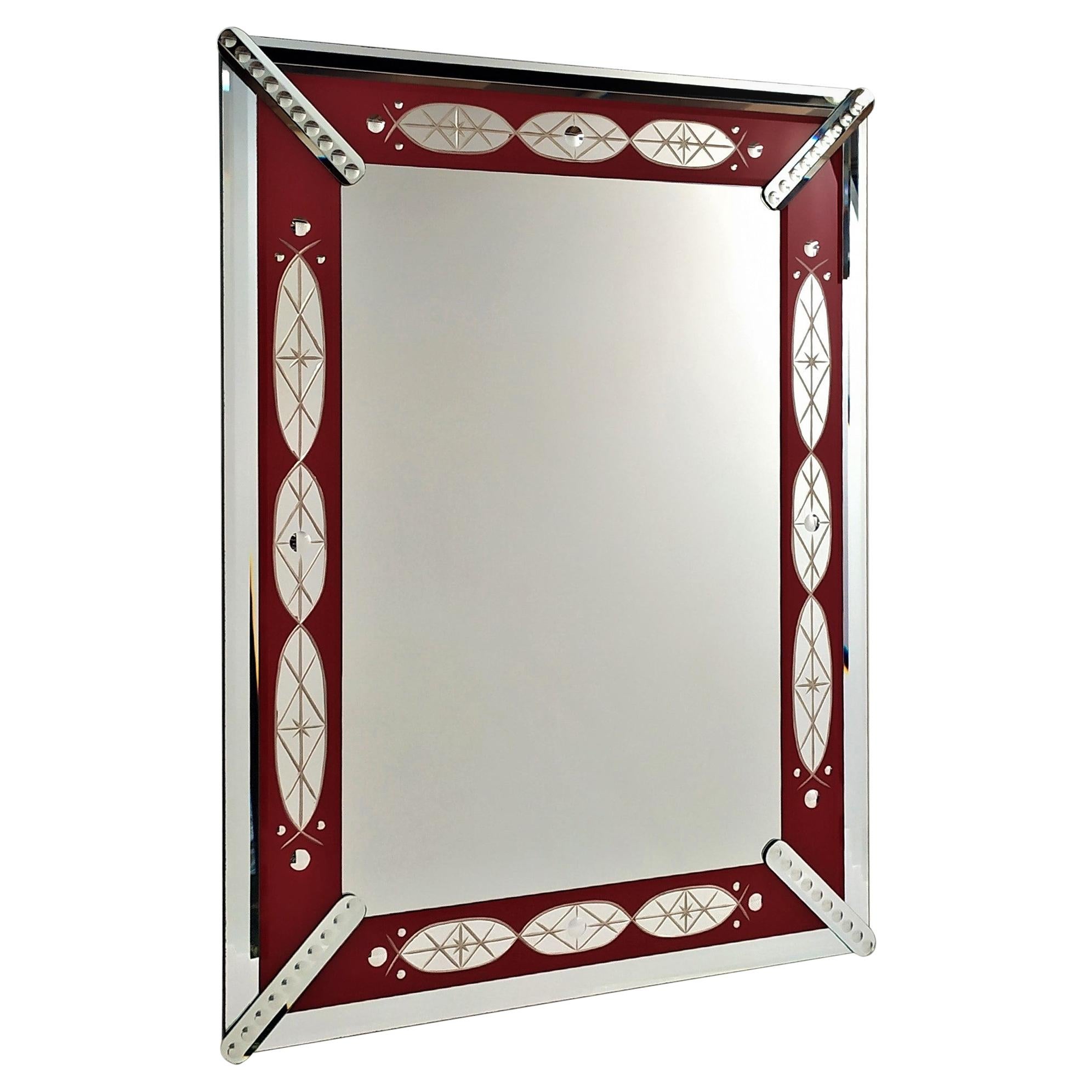 Miroir rouge de Fratelli Tosi, en verre de Murano, fabriqué à la main en Italie