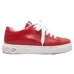 Scarpe da ginnastica rosse Miu Miu in pelle screpolata e impreziosite da cristalli, taglia 37