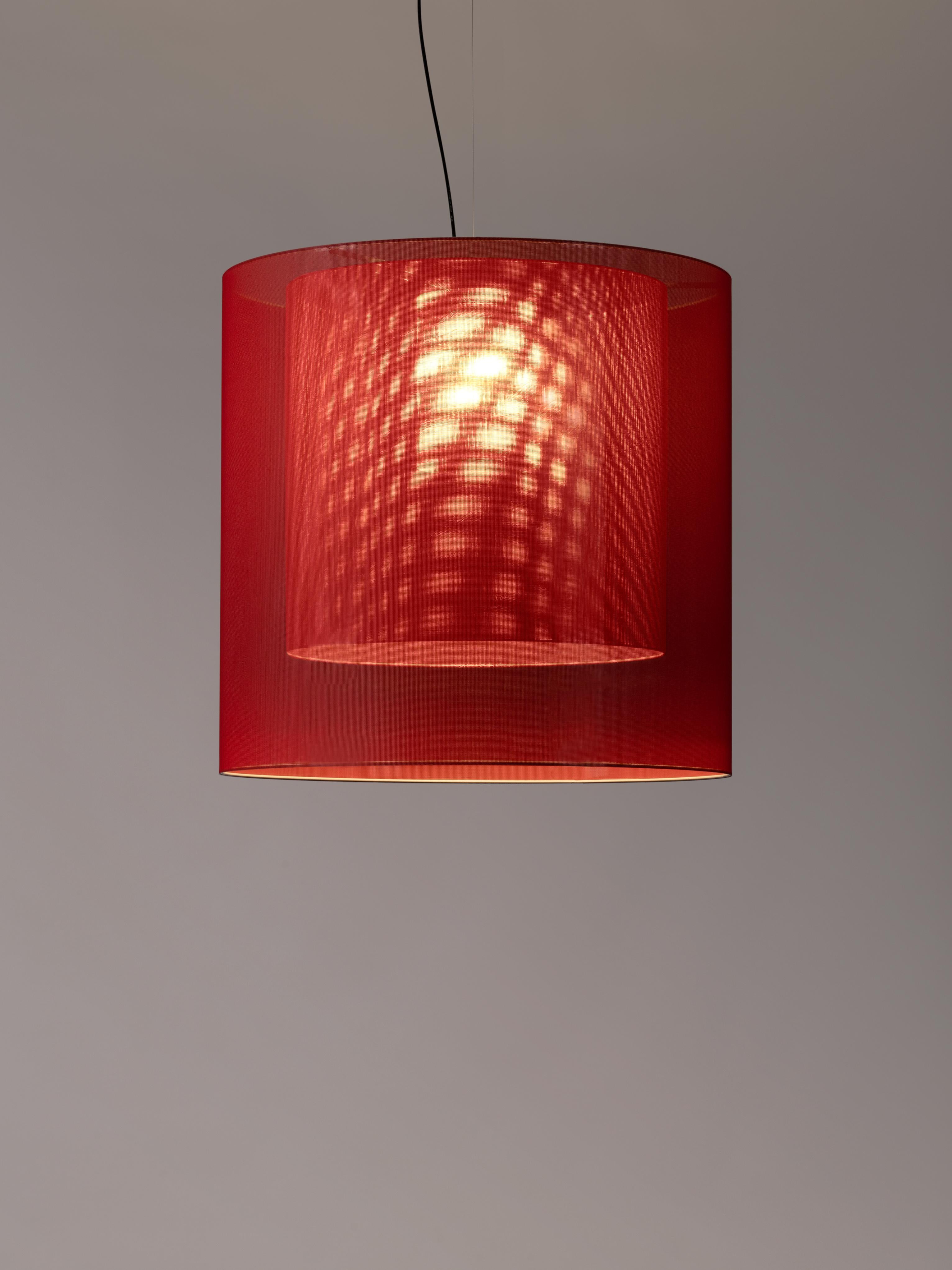 Red Moaré XL pendant lamp by Antoni Arola
Dimensions: D 83 x H 81 cm
Materials: Metal, polyester.
Available in other colors and sizes.

Moaré’s multiple combinations of formats and colours make it highly versatile. The series takes its name