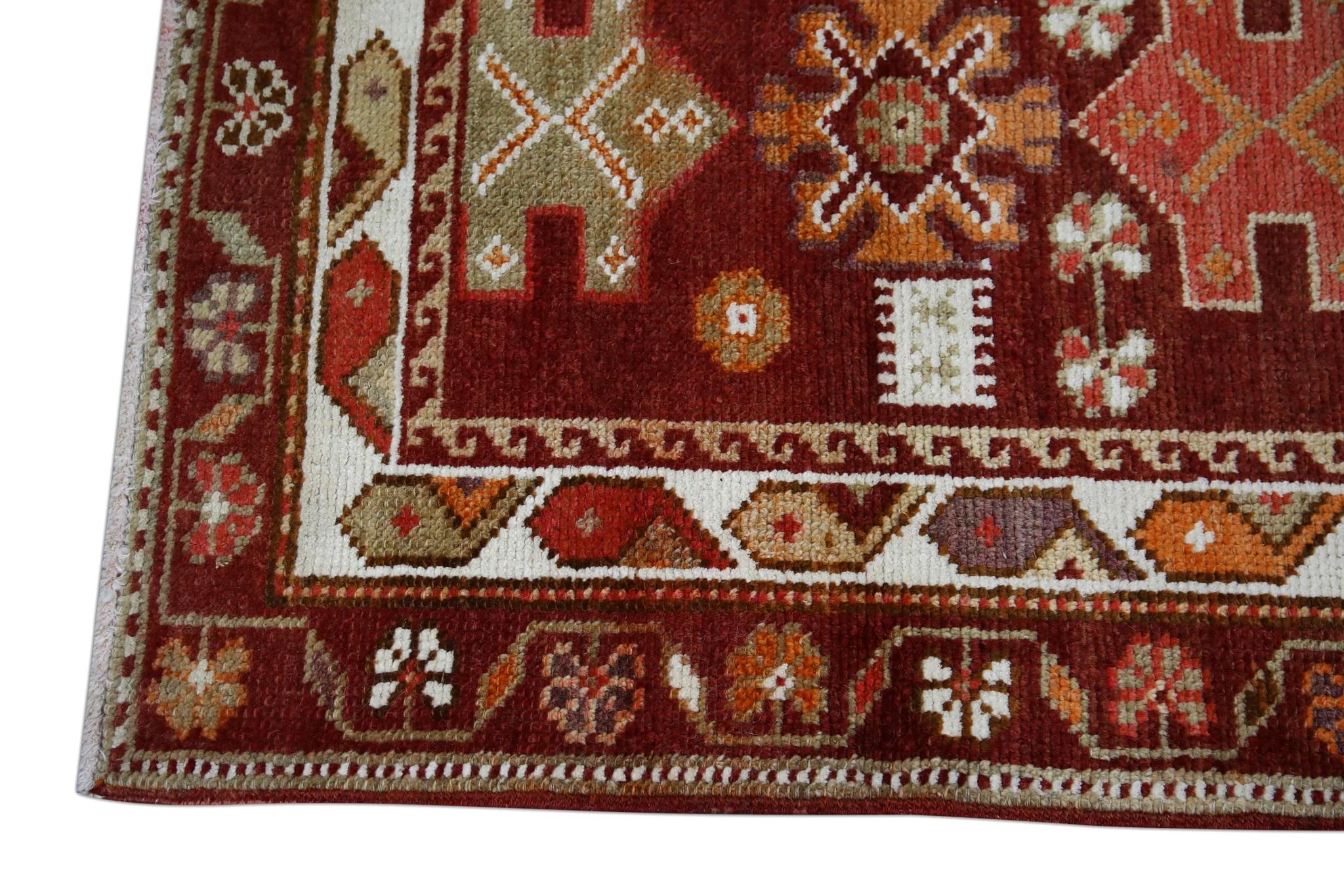 Tribal Tapis de couloir turc vintage rouge multicolore 2'10