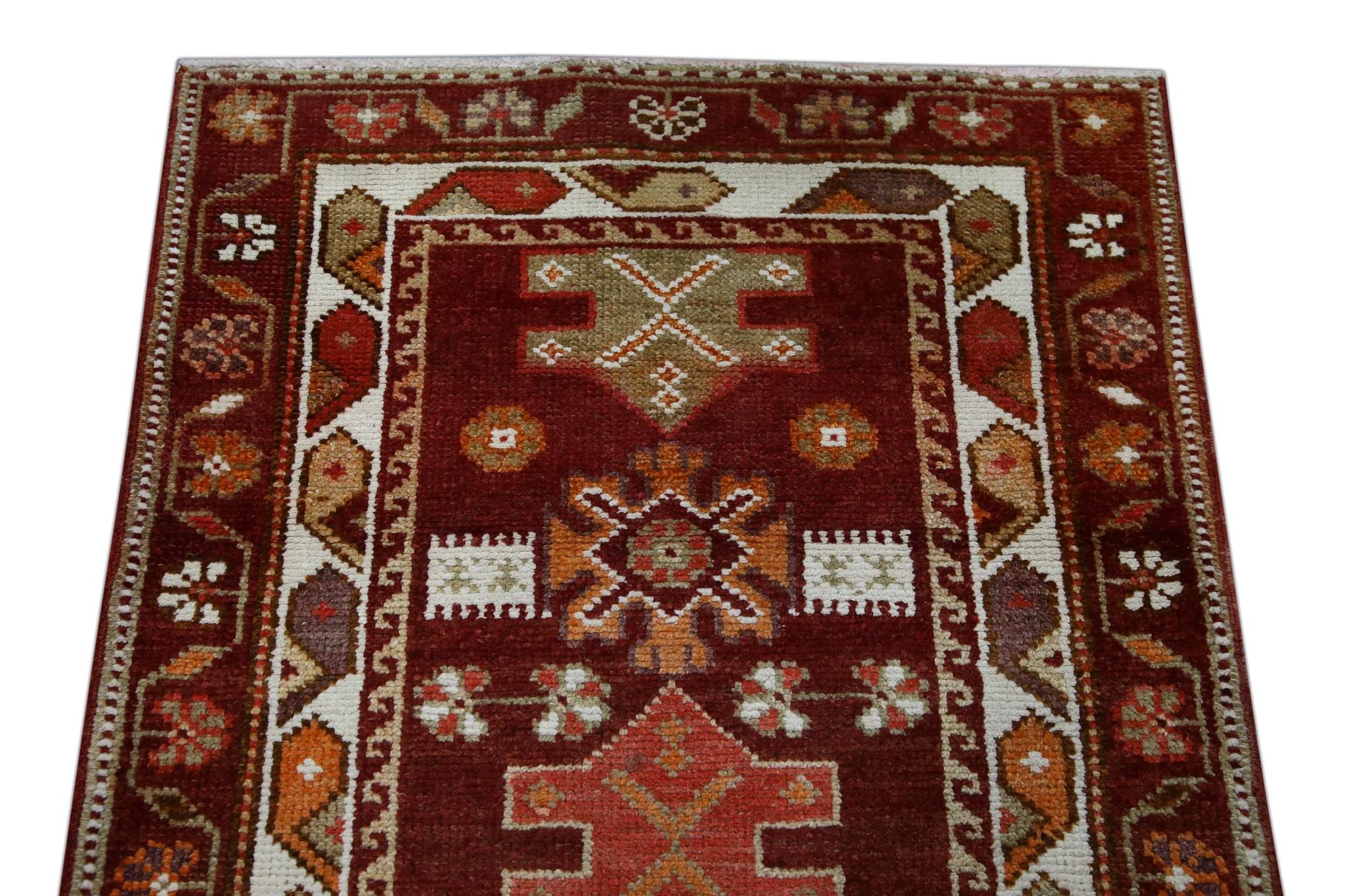 Turc Tapis de couloir turc vintage rouge multicolore 2'10