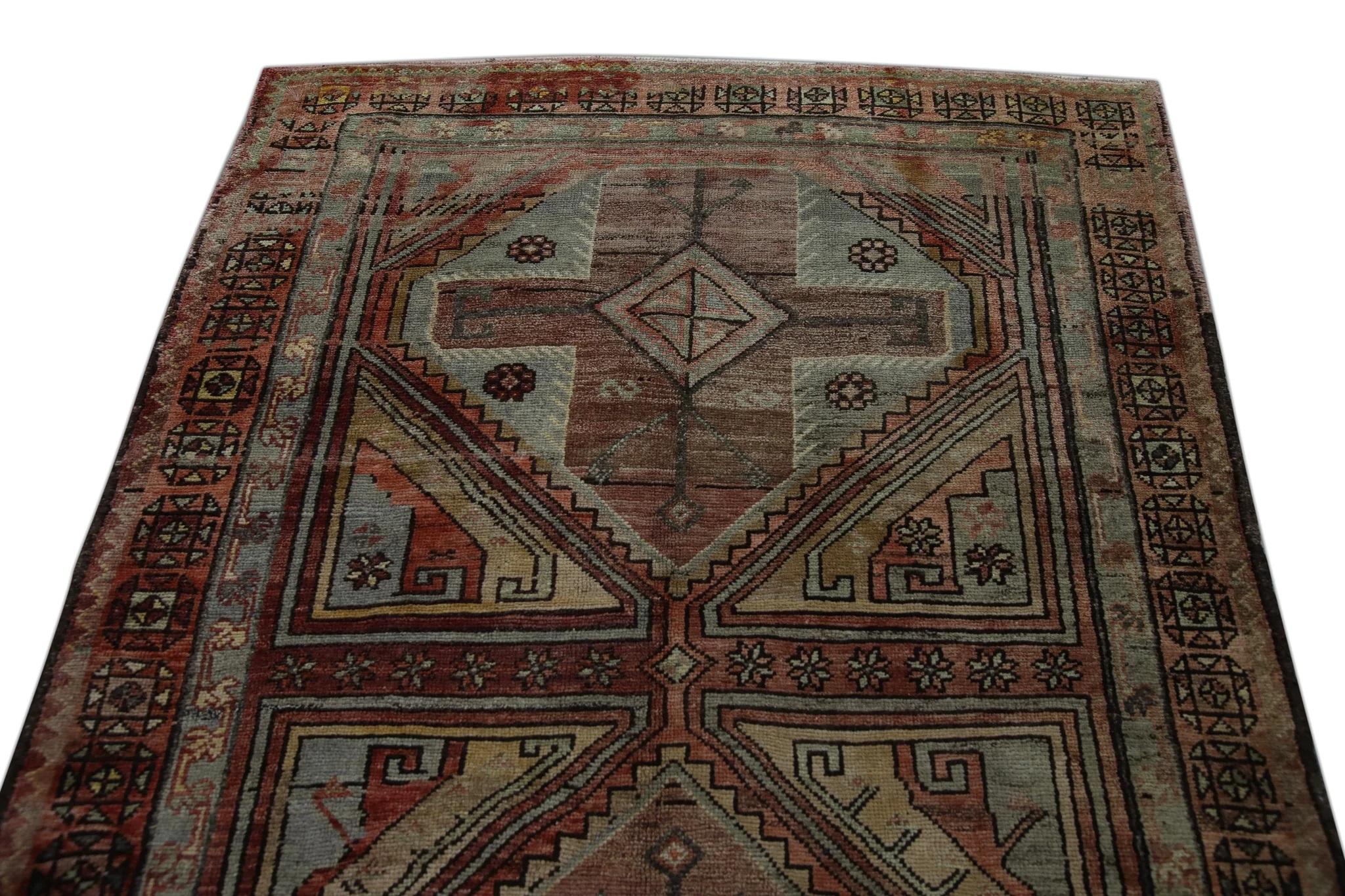 Mehrfarbiger türkischer Vintage-Läufer in Rot, 4'7