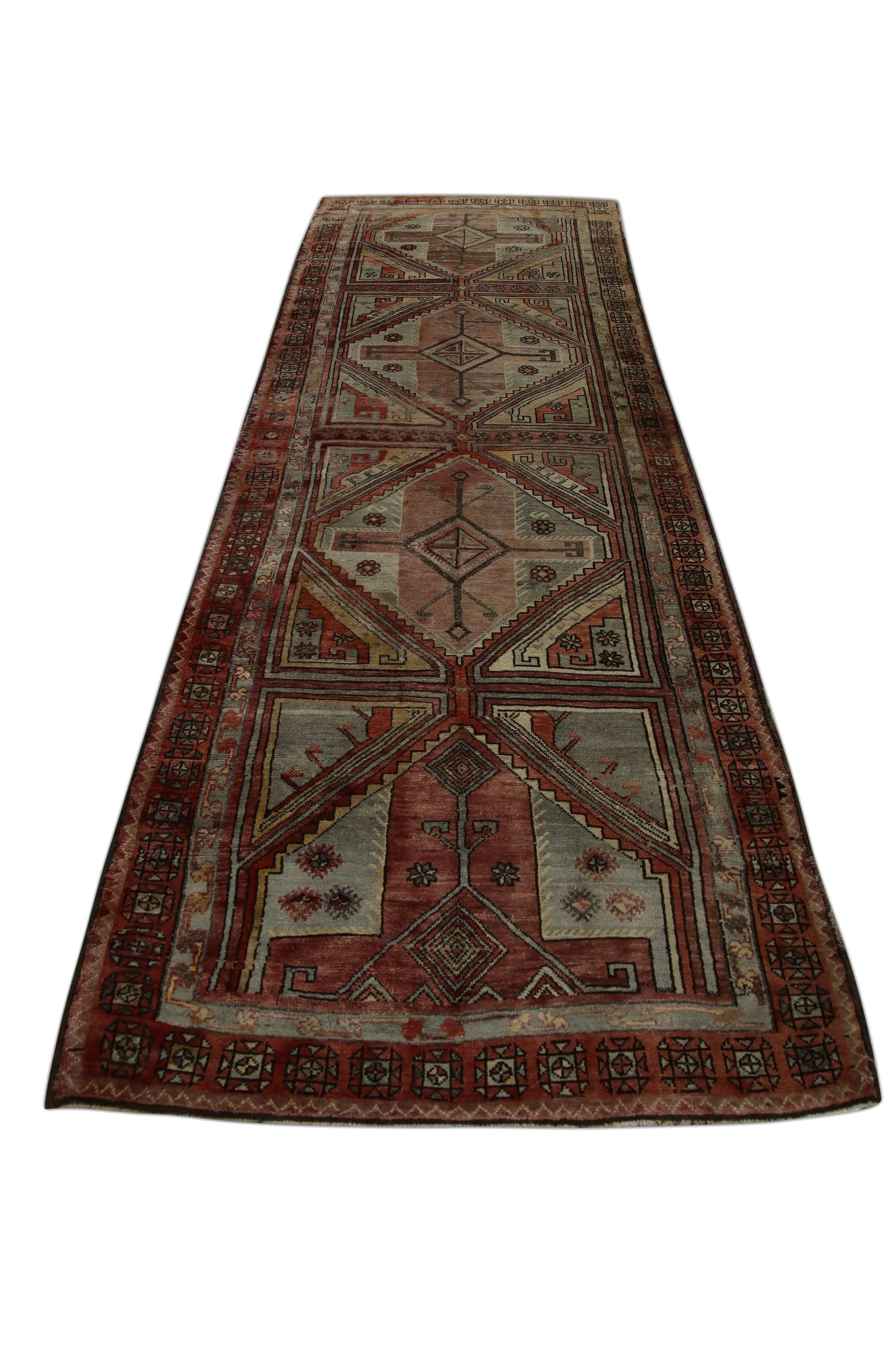 Mehrfarbiger türkischer Vintage-Läufer in Rot, 4'7
