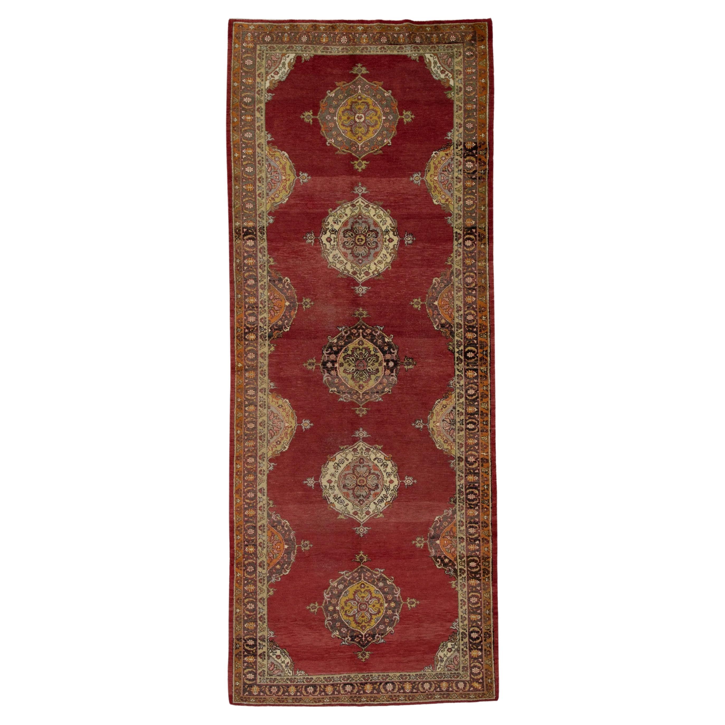 Mehrfarbiger türkischer Vintage-Läufer in Rot 5'3" x 13'8"