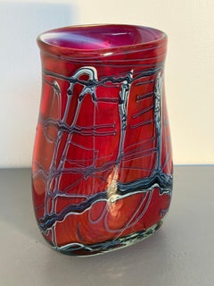 Vase en verre d'art de Murano rouge avec décor abstrait, vers les années 1980-1990