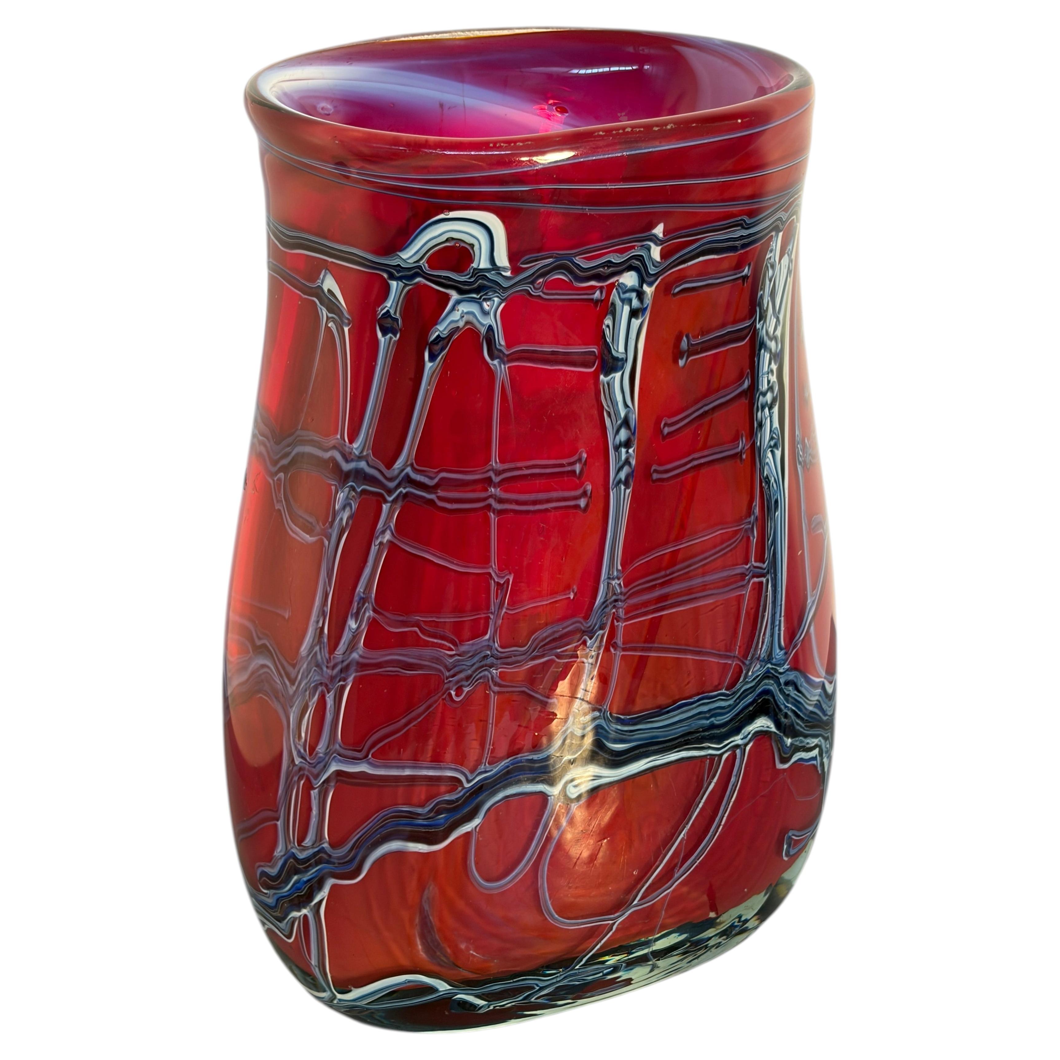 Jarrón de cristal artístico de Murano rojo con decoración abstracta, circa de los años 80–90 en venta