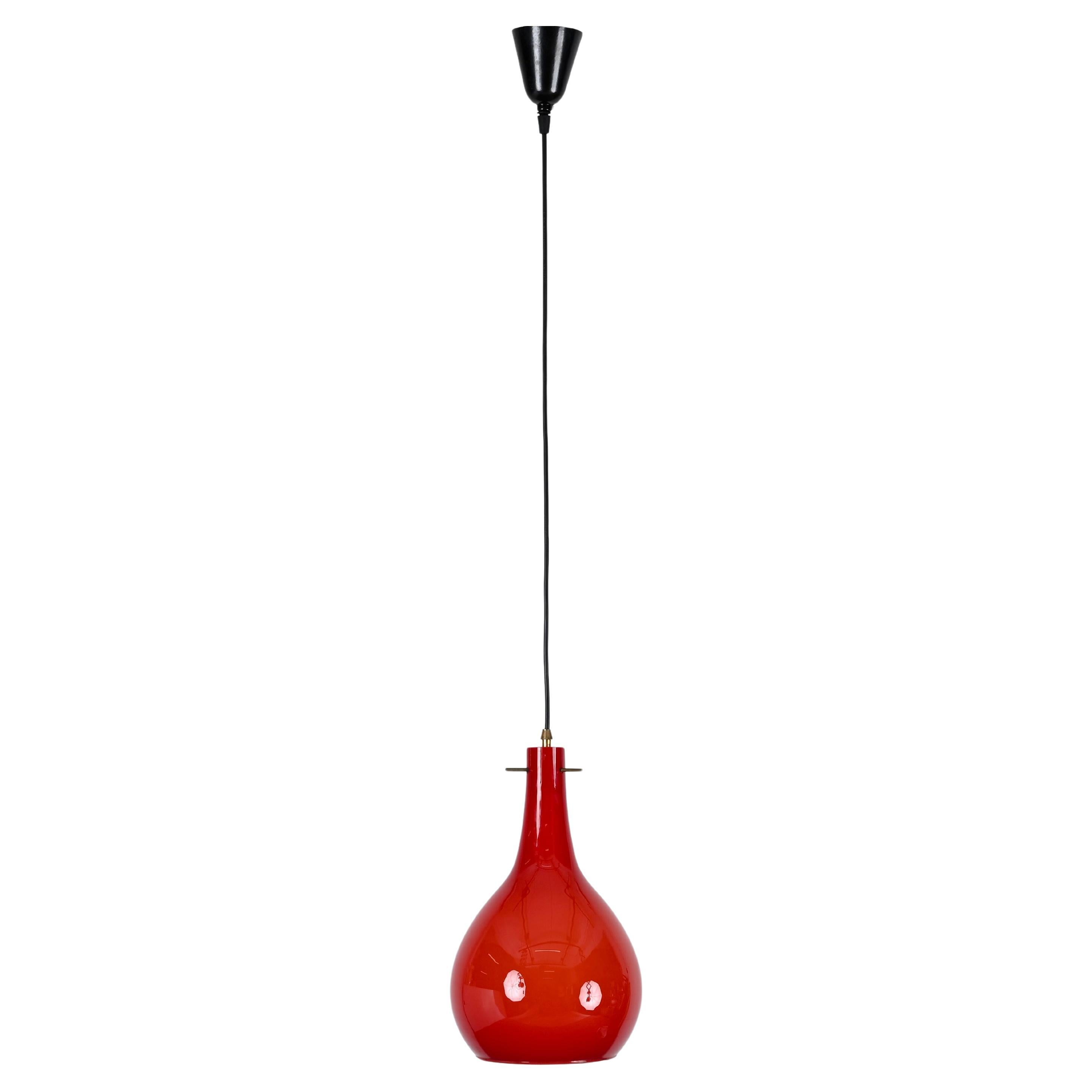 Lustre pendentif en verre ciselé rouge de Murano et laiton par Stilnovo, Italie, années 1950