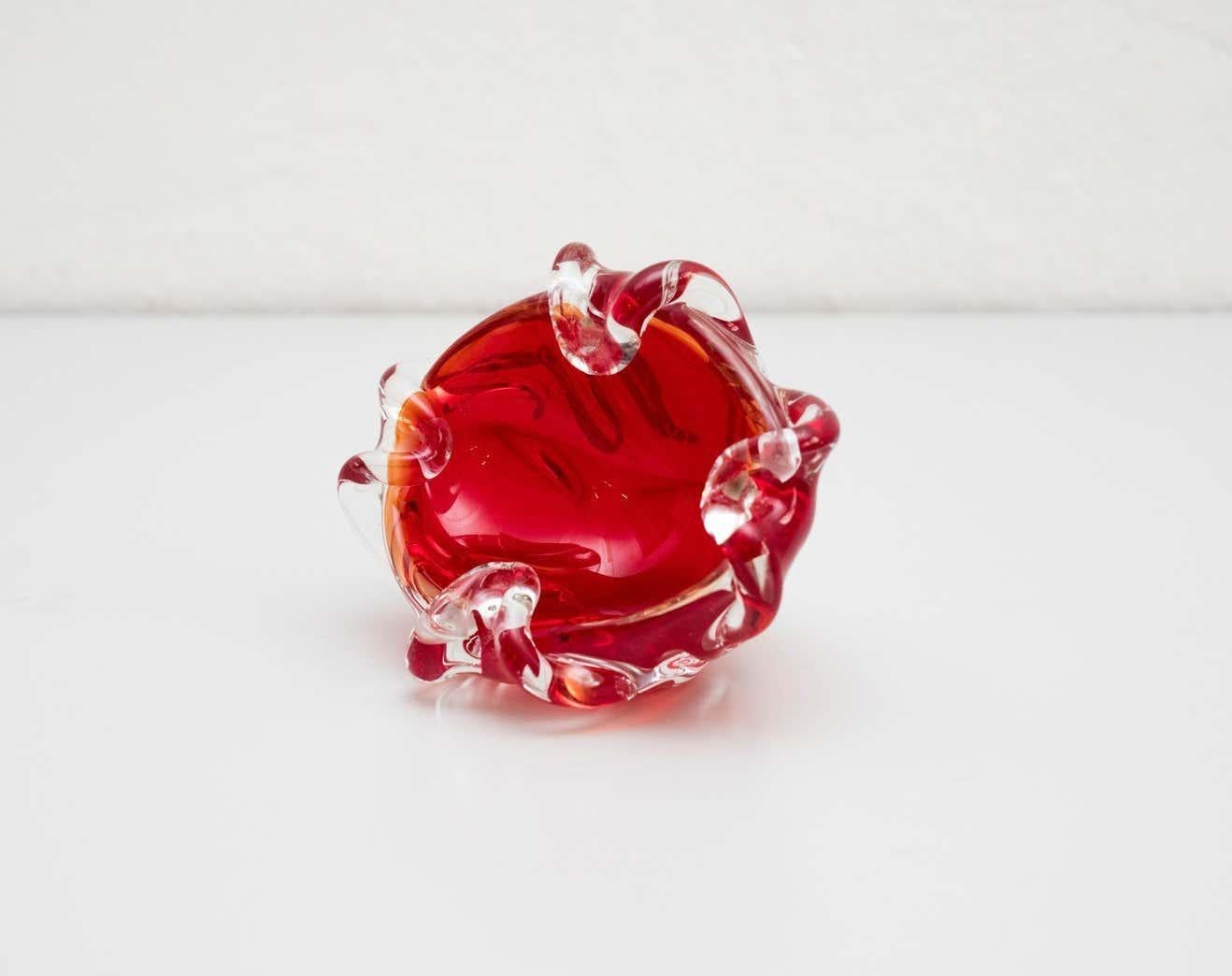 Cenicero rojo de cristal de Murano, hacia 1970 en venta 3