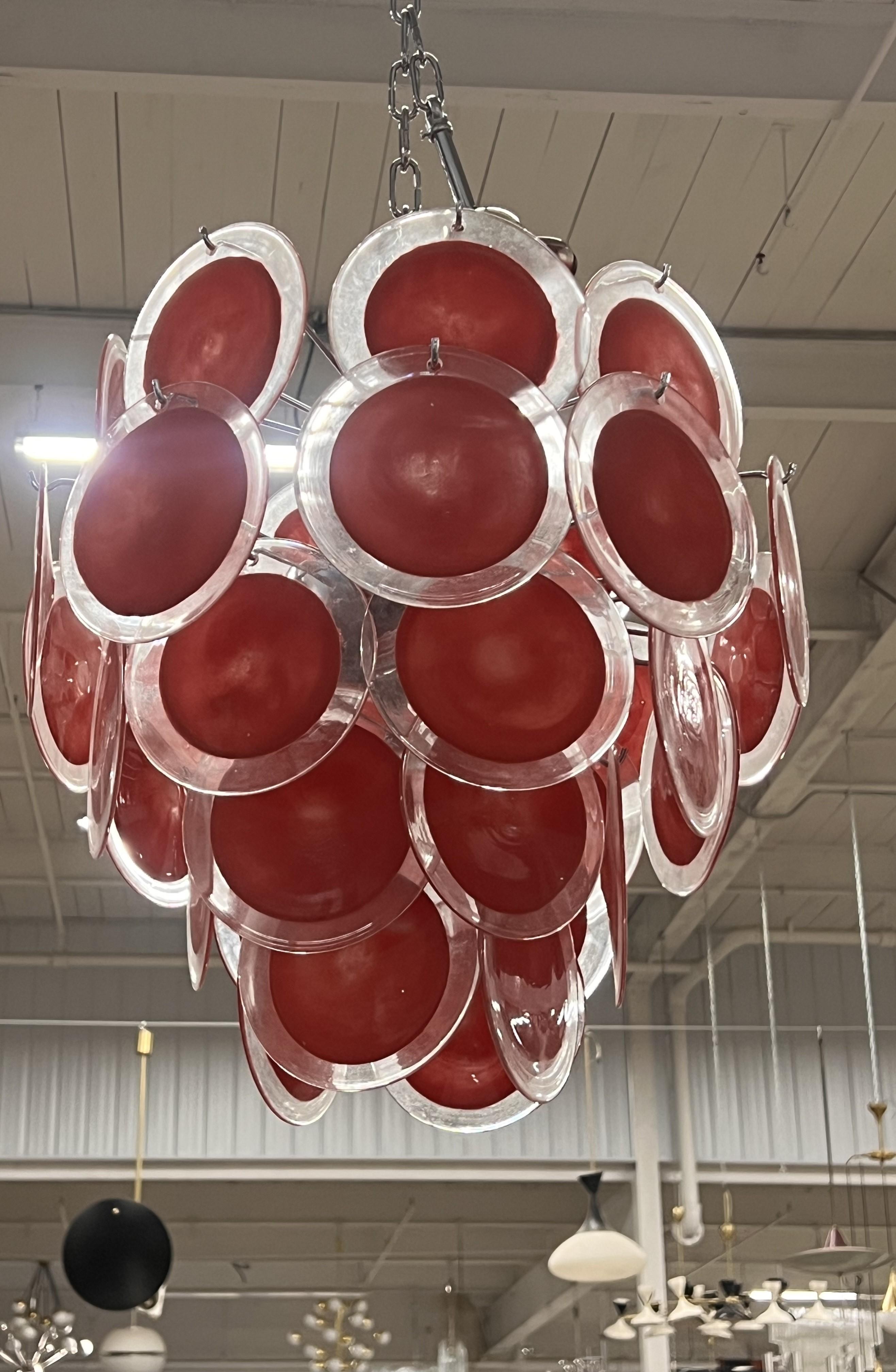 Roter Murano-Glasscheiben-Kronleuchter von Vistosi (Muranoglas) im Angebot