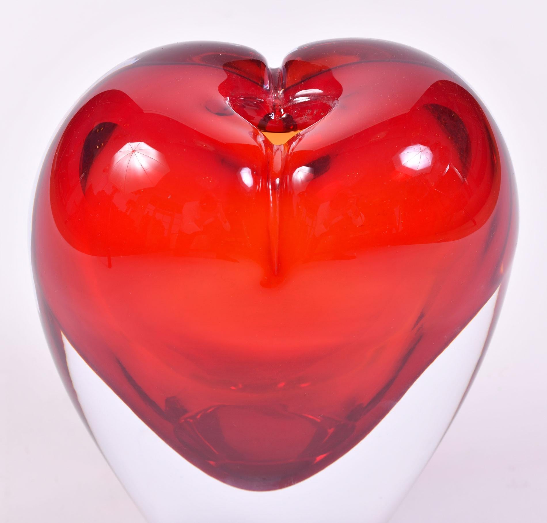 Red Murano glass heart vase or objet d'art In Good Condition For Sale In London, GB