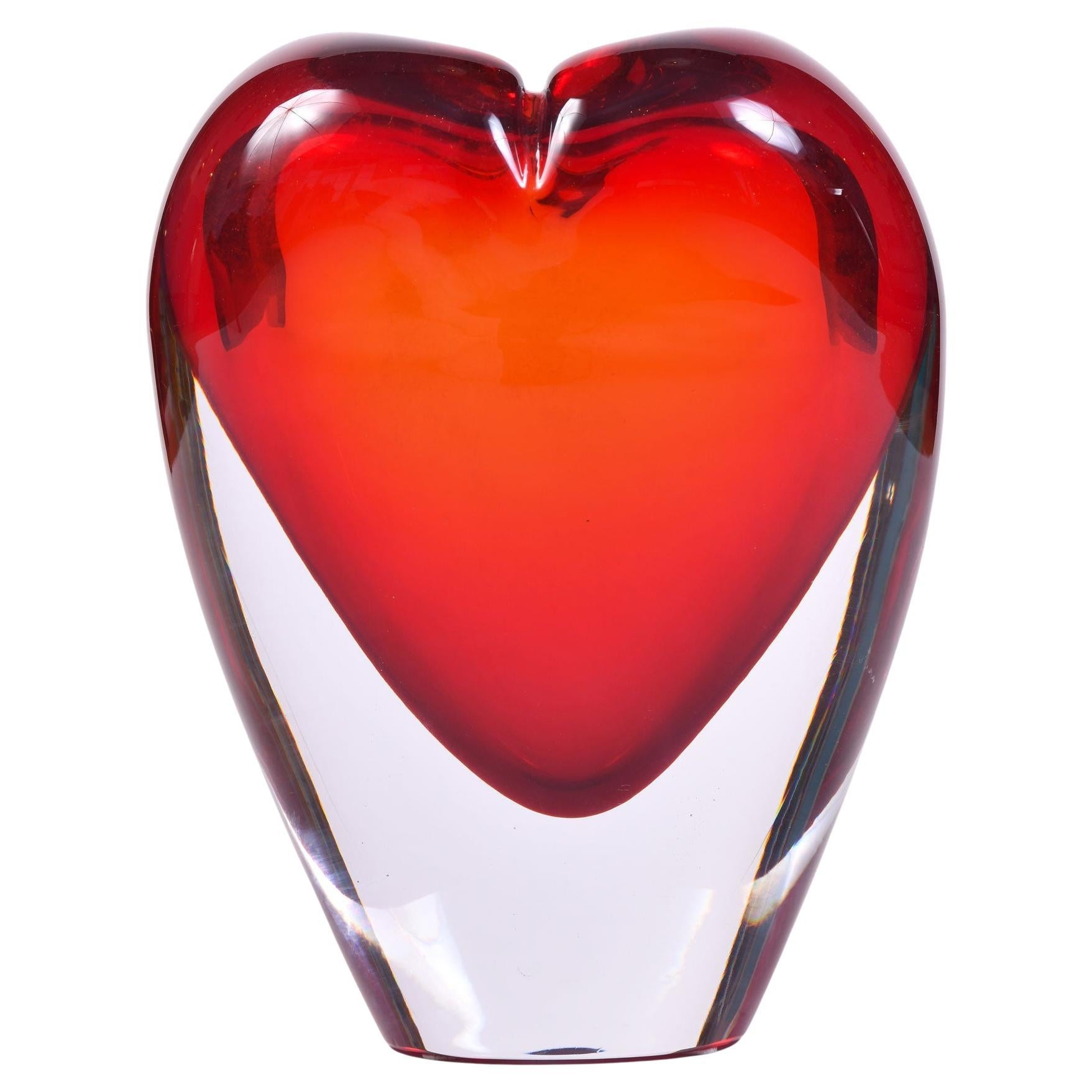 Vaso a cuore o Objet d'art in vetro di Murano rosso