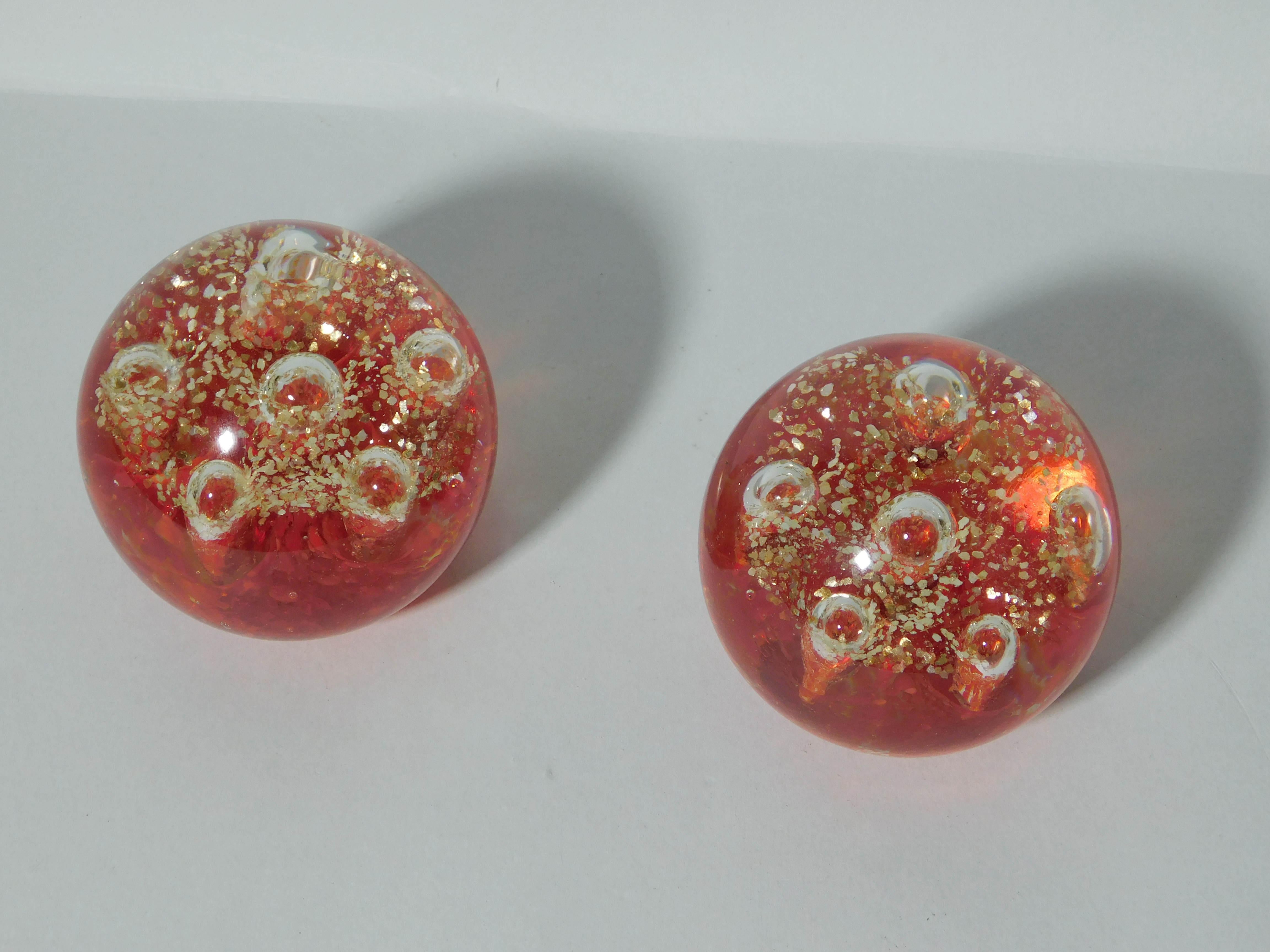 Briefbeschwerer aus rotem Muranoglas, 2 Stück verfügbar (Moderne der Mitte des Jahrhunderts) im Angebot