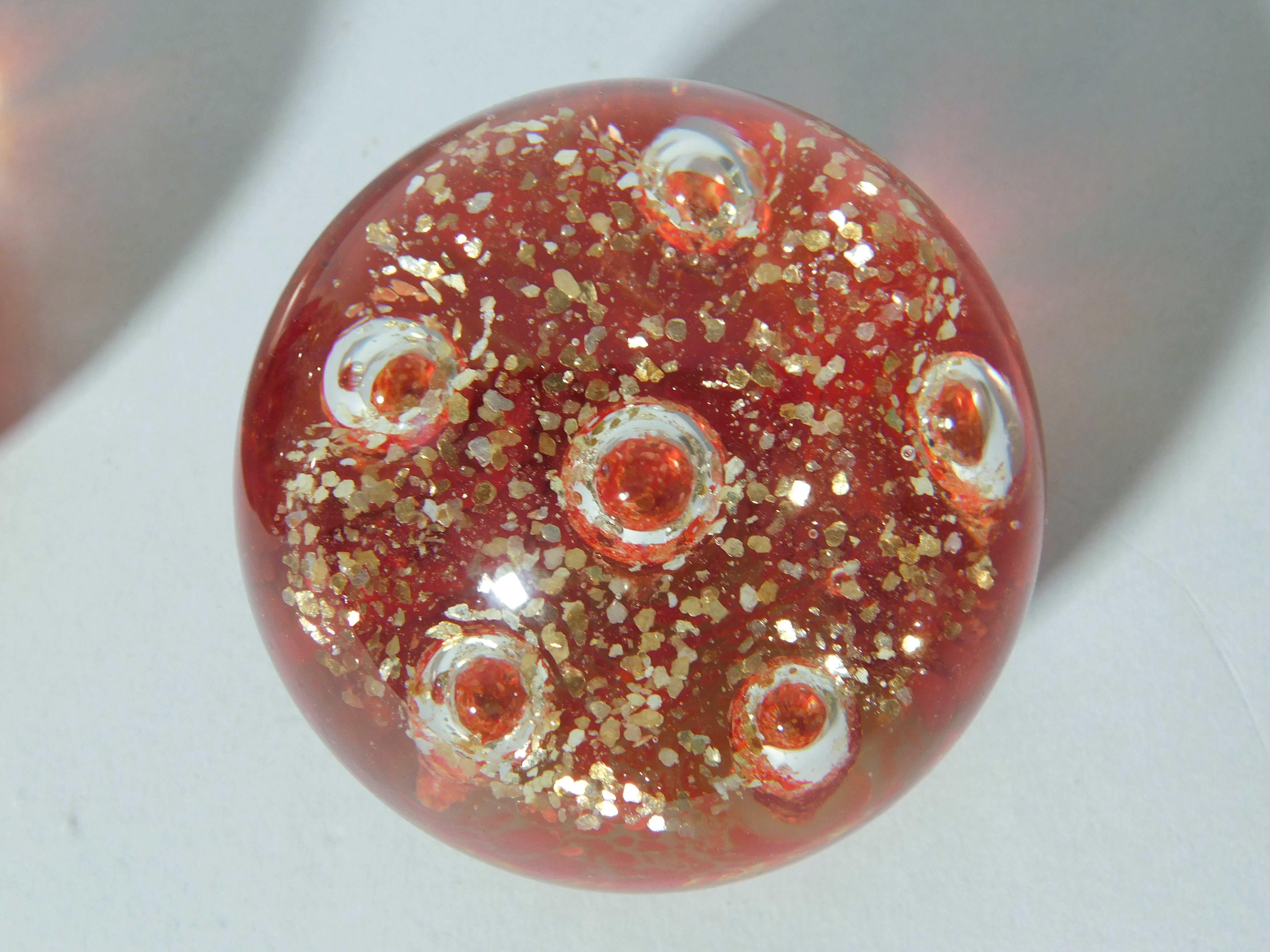 Briefbeschwerer aus rotem Muranoglas, 2 Stück verfügbar (Italienisch) im Angebot