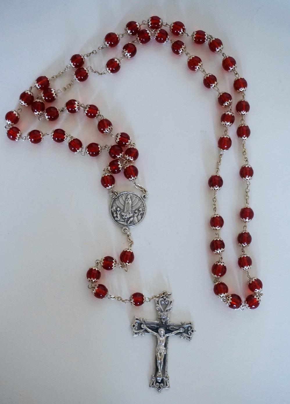 This is a rosary of the pilgrim's souvenir collection of the Centenary Lady of Fátima Apparitions and on the occasion of the visit of Pope Francis to the Sanctuary of Fátima, Portugal, 2017.
It was manufactured in Portugal and made of Rubin red