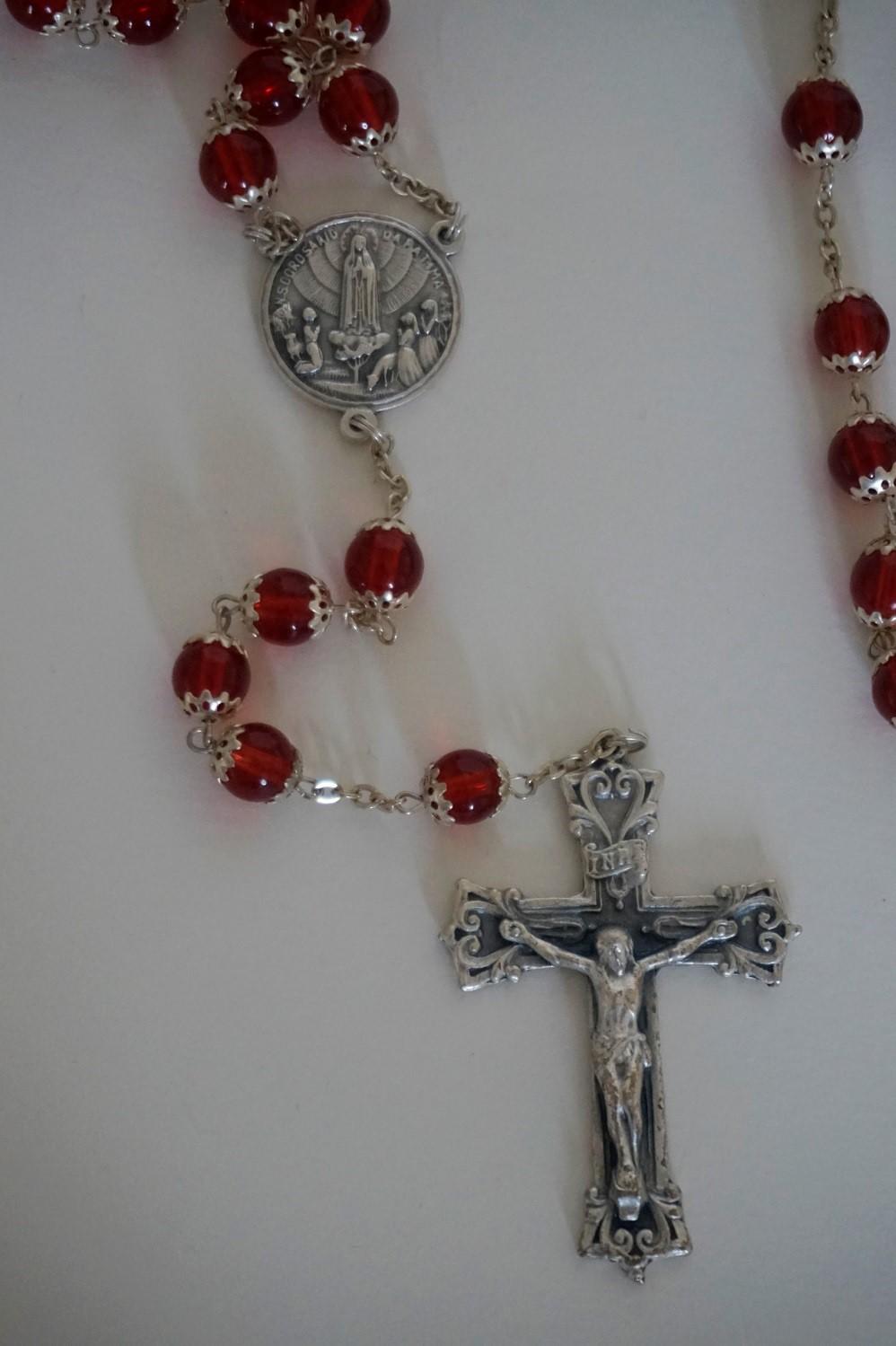Red Murano Glass Rosary Fátima Centenary Souvenir Collection, Portugal, 2017 In Good Condition In Frankfurt am Main, DE