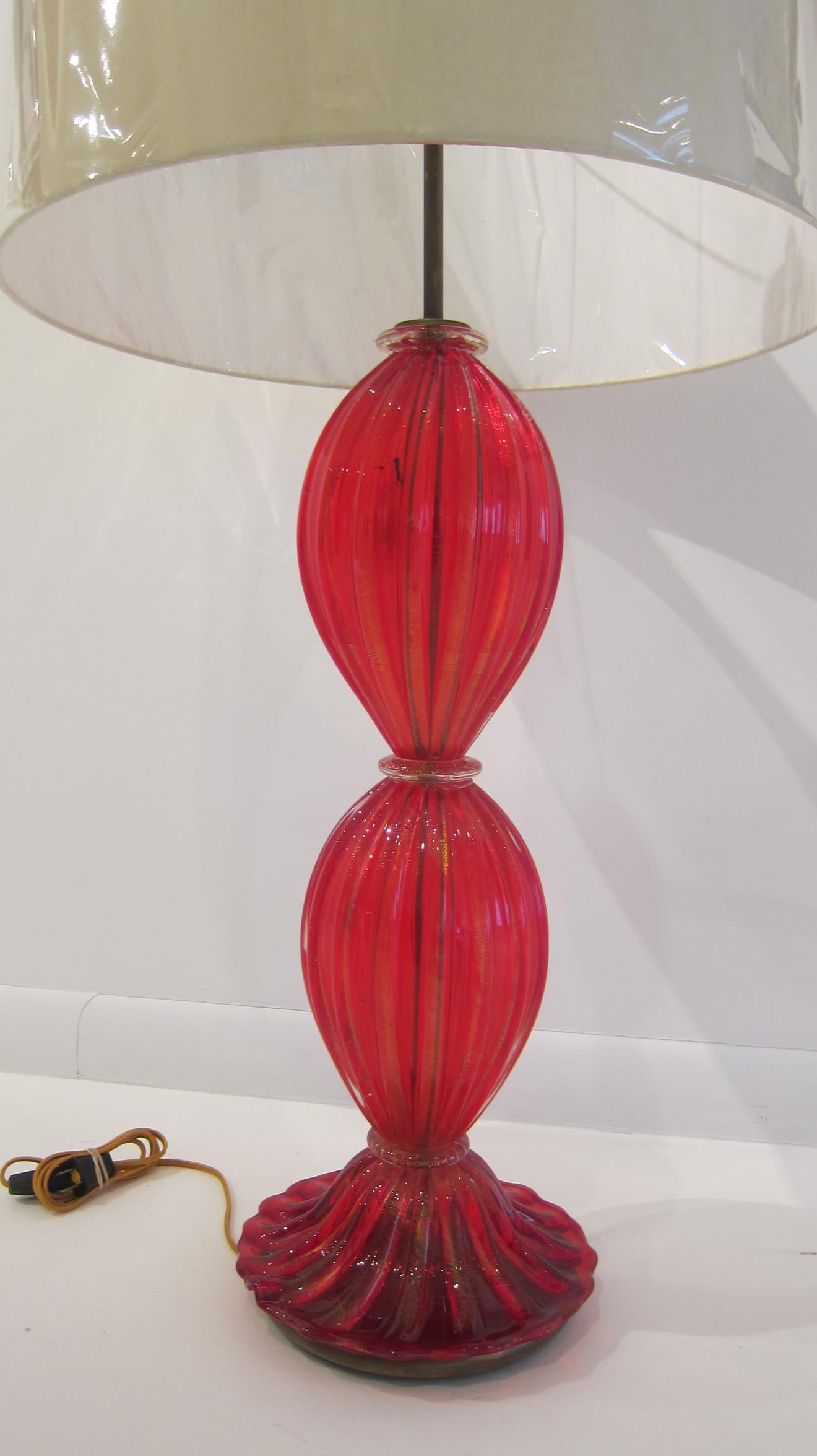 Vibrant red Murano glass table lamp by Barovier e Toso. Newly rewired, signed.
FREE SHIPPING: to Continental US and rest of the world.