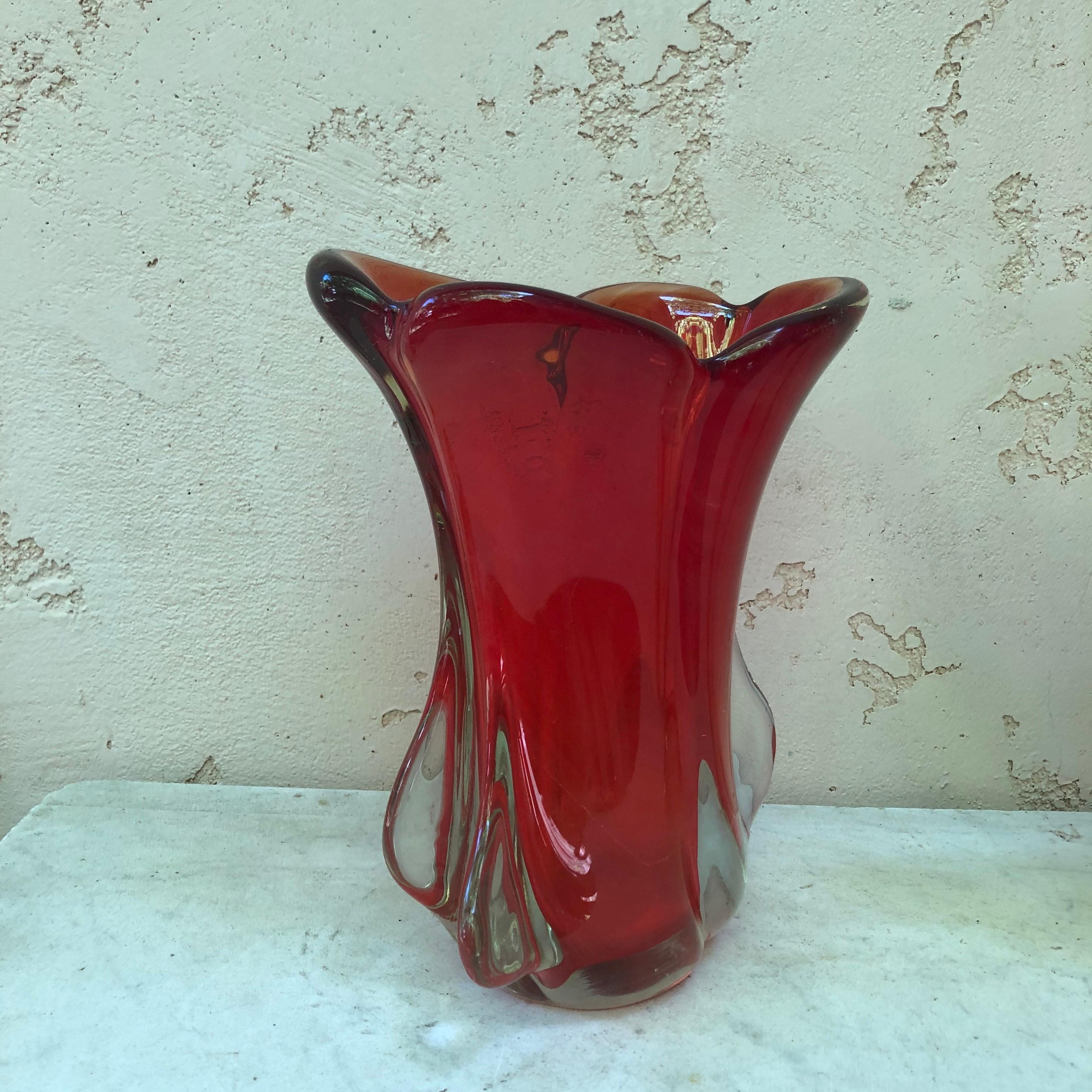 Moderne Vase rouge en verre de Murano, vers 1960 en vente